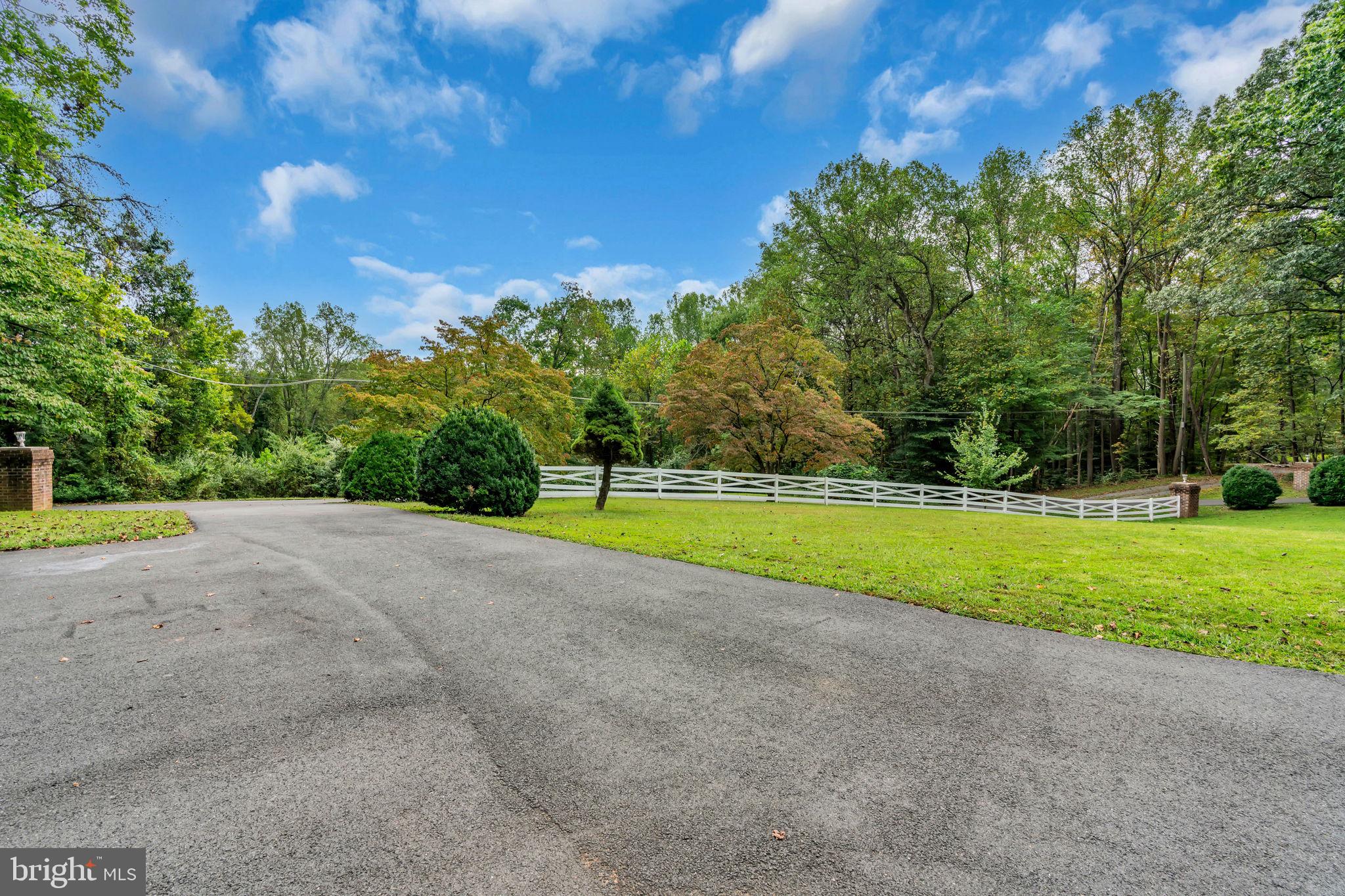 STONEHENGE - Residential
