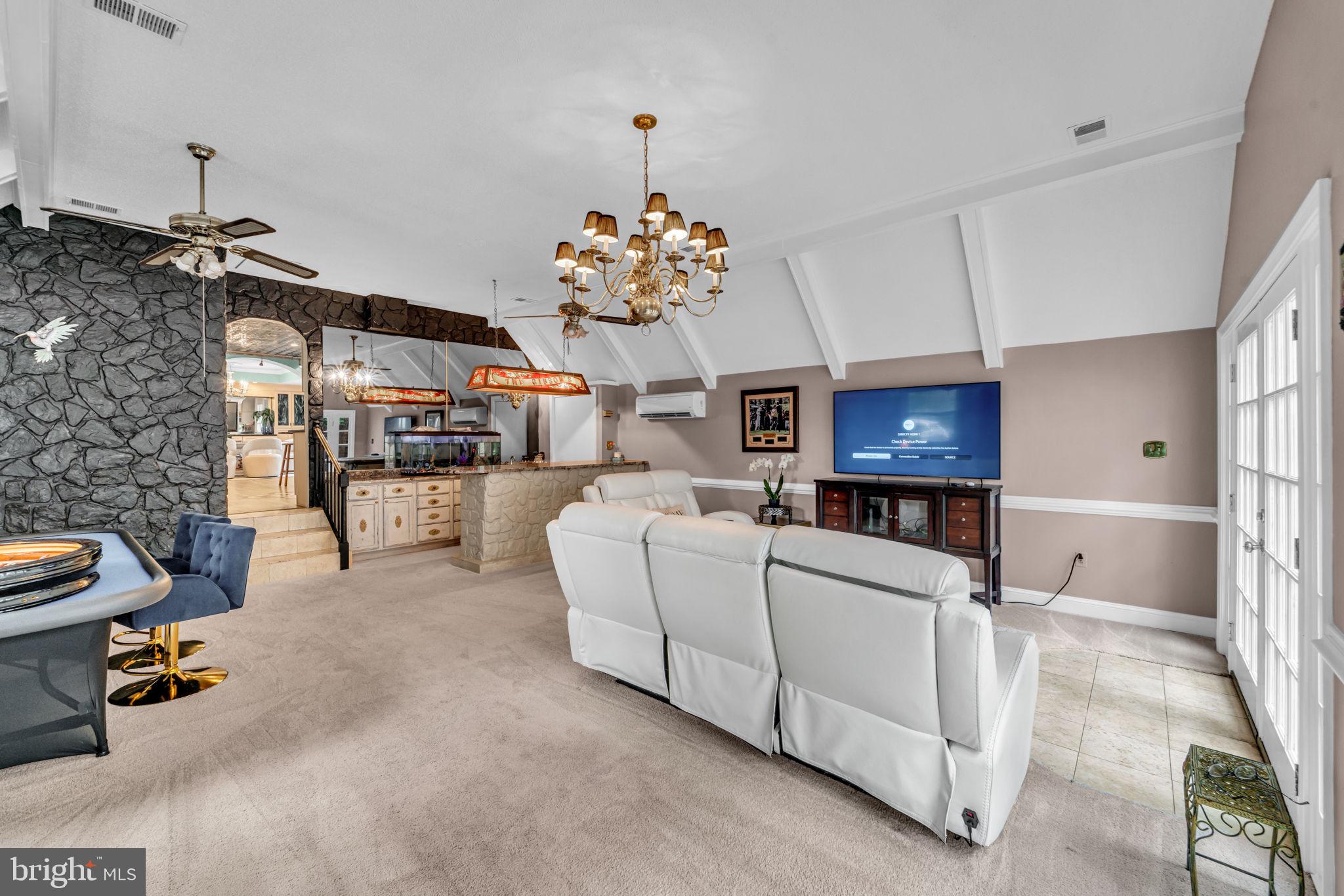 STONEHENGE - Residential