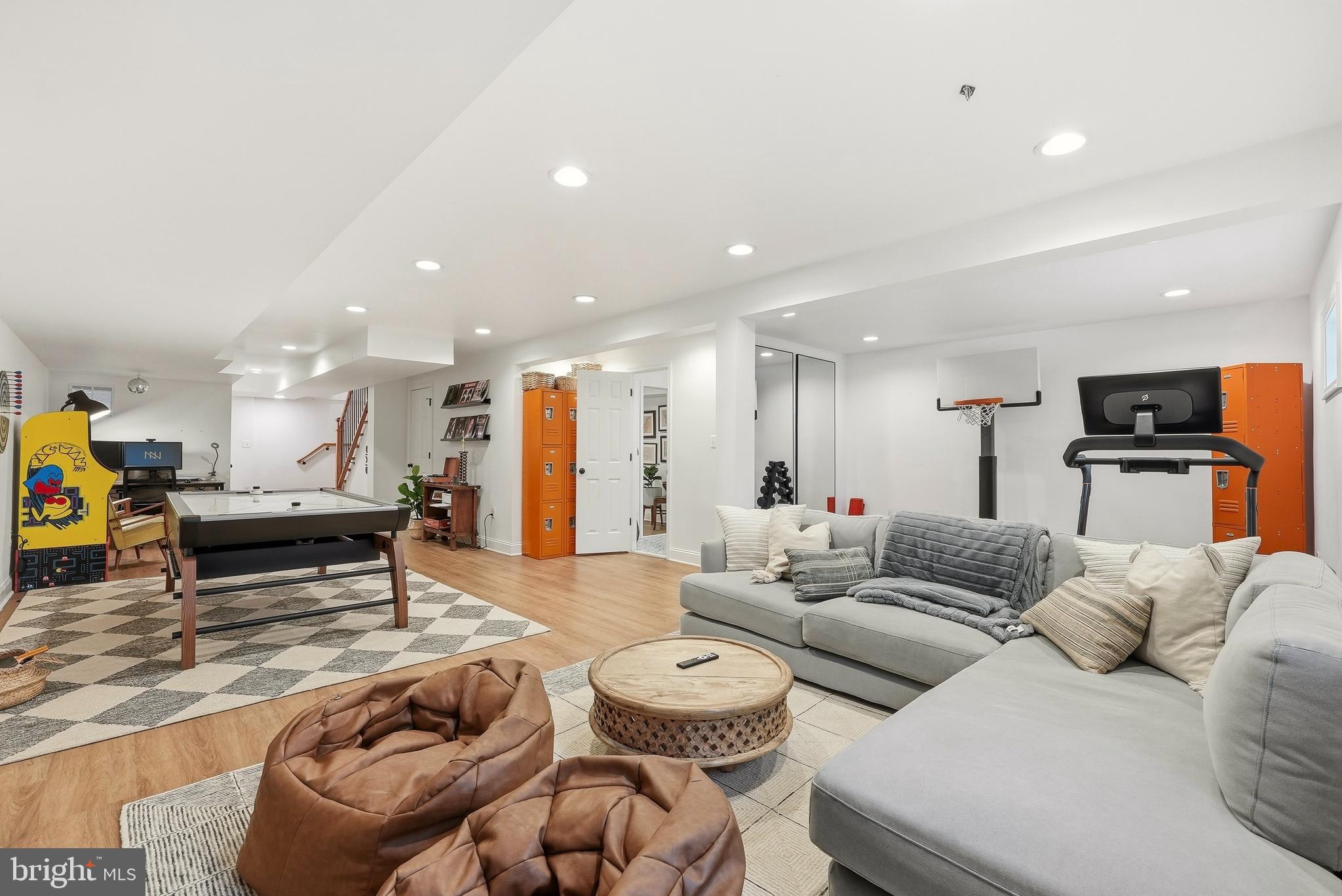 VIENNA HILLS - Residential