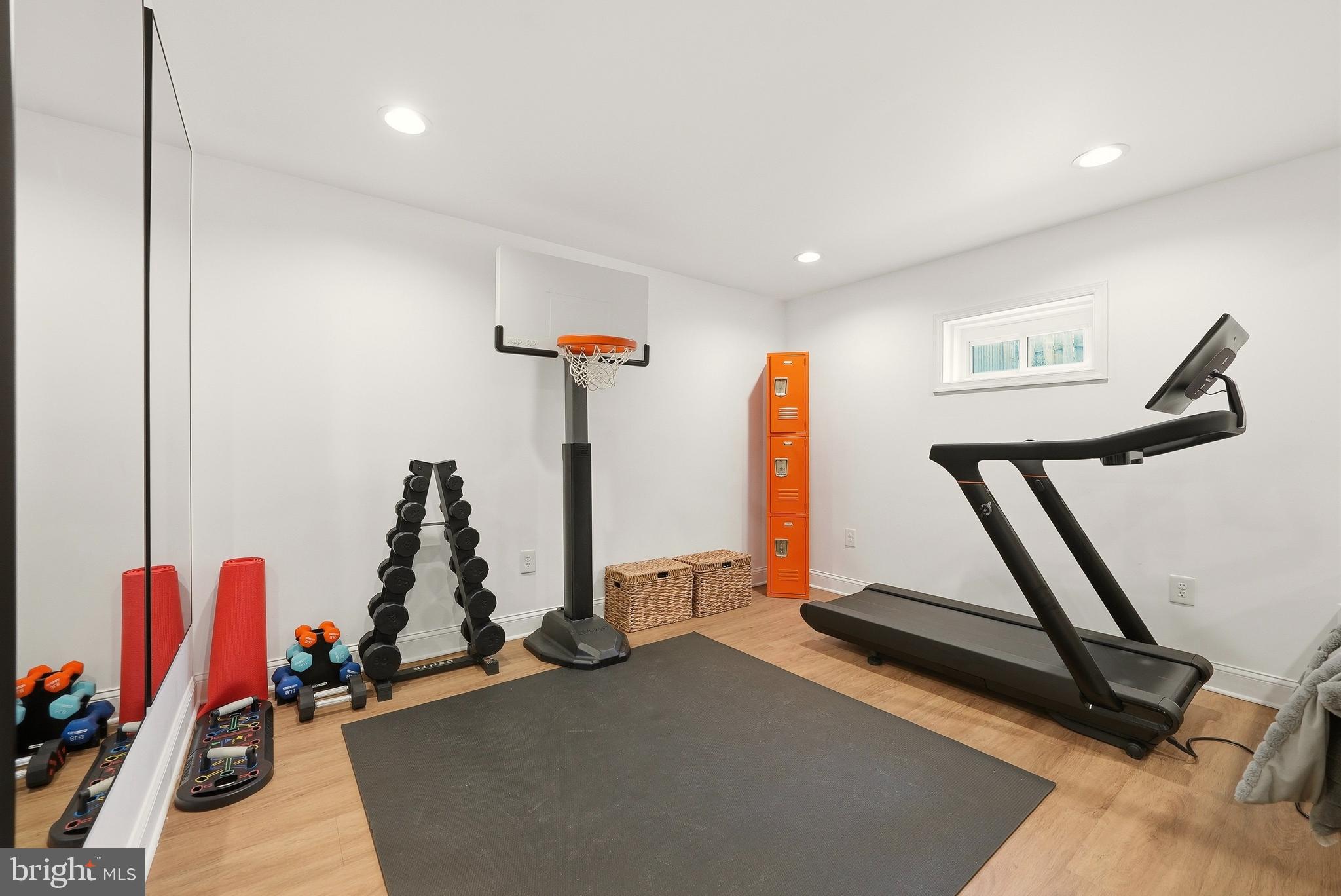 VIENNA HILLS - Residential