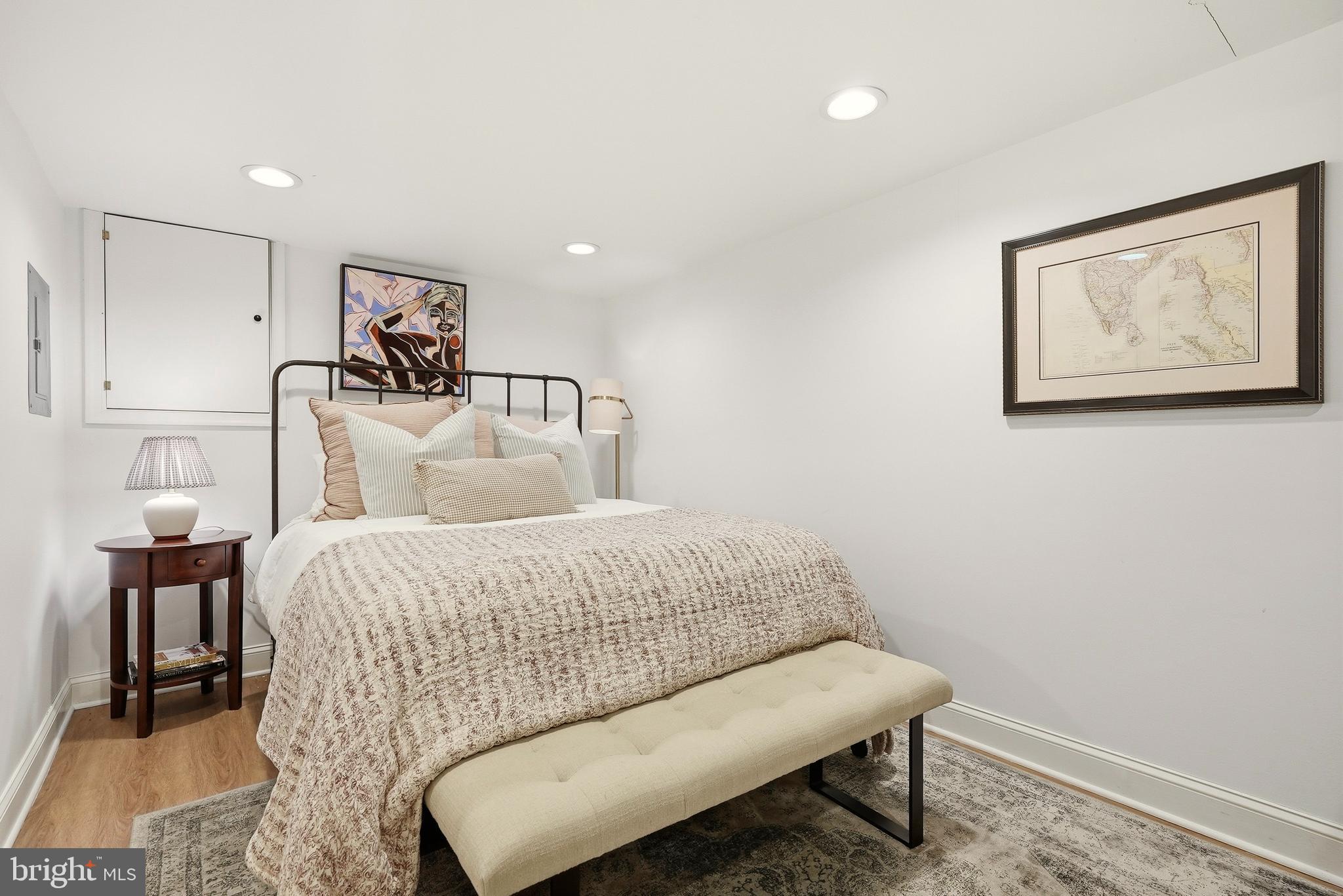 VIENNA HILLS - Residential