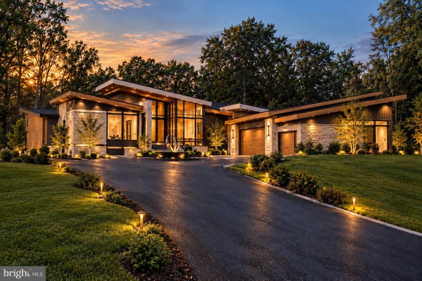 3704 PROSPERITY AVE, FAIRFAX, VA 22031 - Image cd8d9a3ec0b2ca6d8b3b8fccd76a6ab9/2096346576