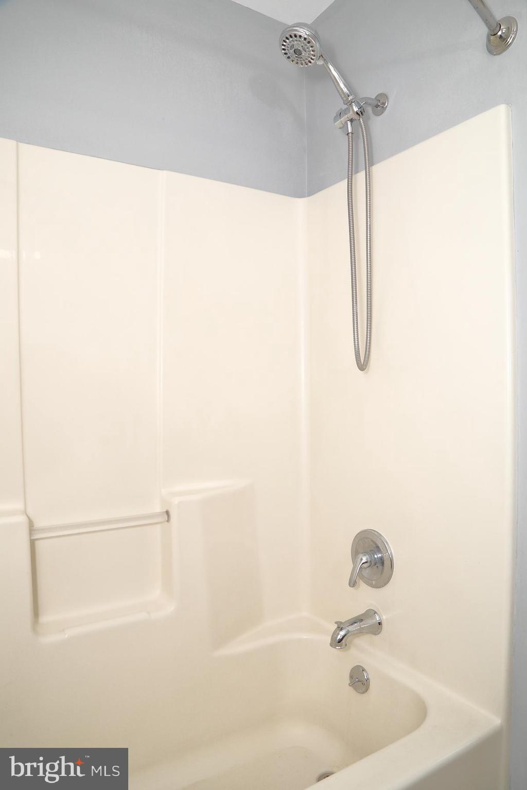 COUNTRY CROSSING - Residential