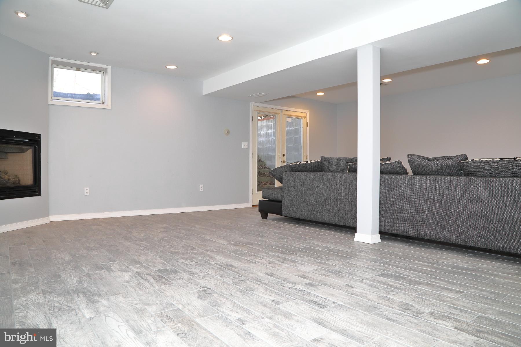 COUNTRY CROSSING - Residential