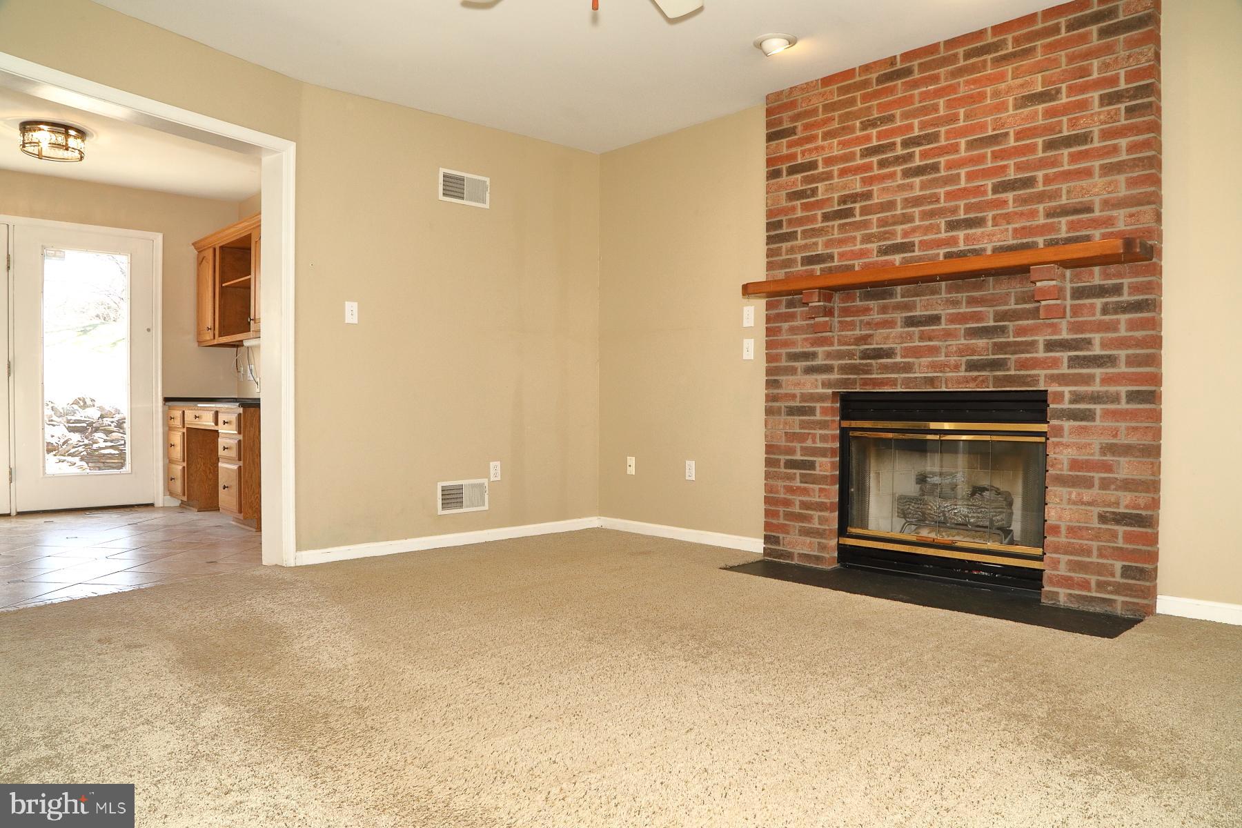 COUNTRY CROSSING - Residential