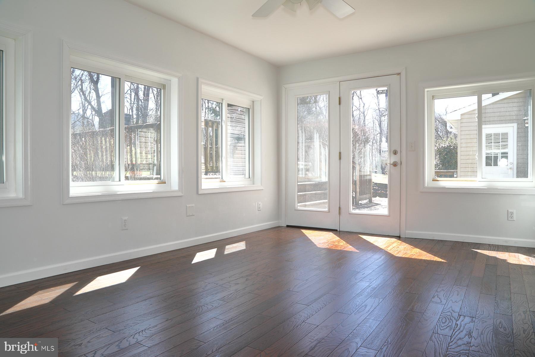 COUNTRY CROSSING - Residential