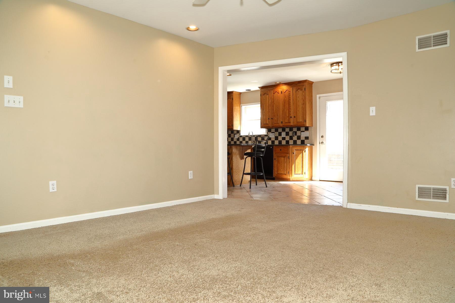 COUNTRY CROSSING - Residential