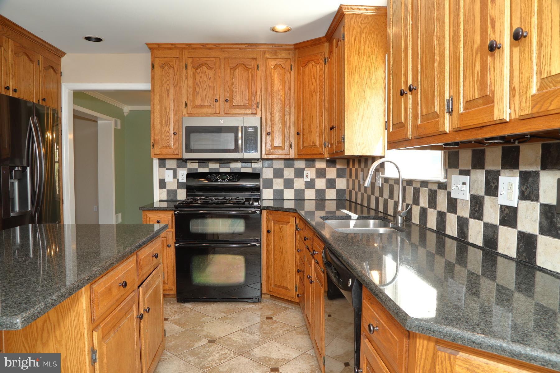 COUNTRY CROSSING - Residential