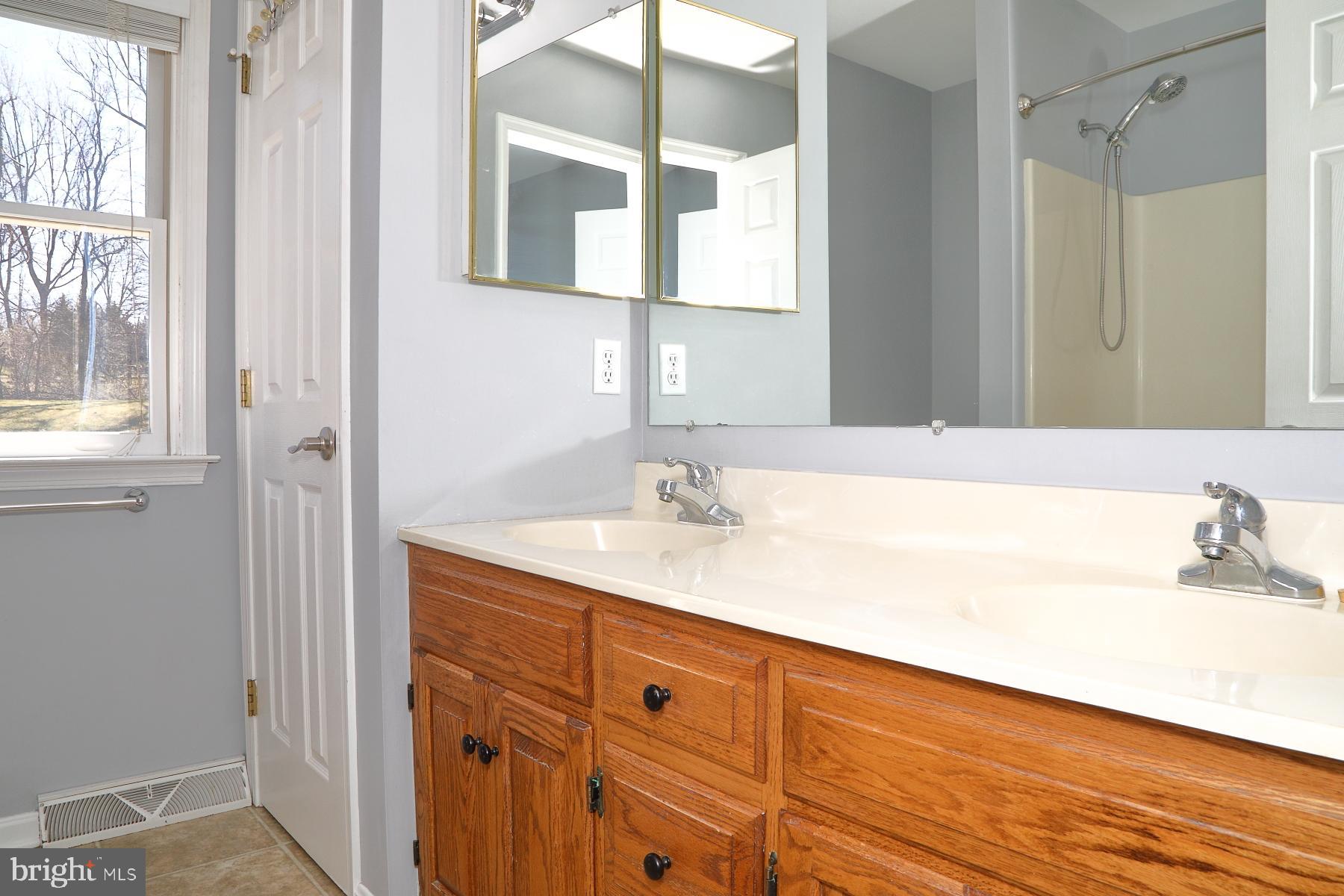 COUNTRY CROSSING - Residential