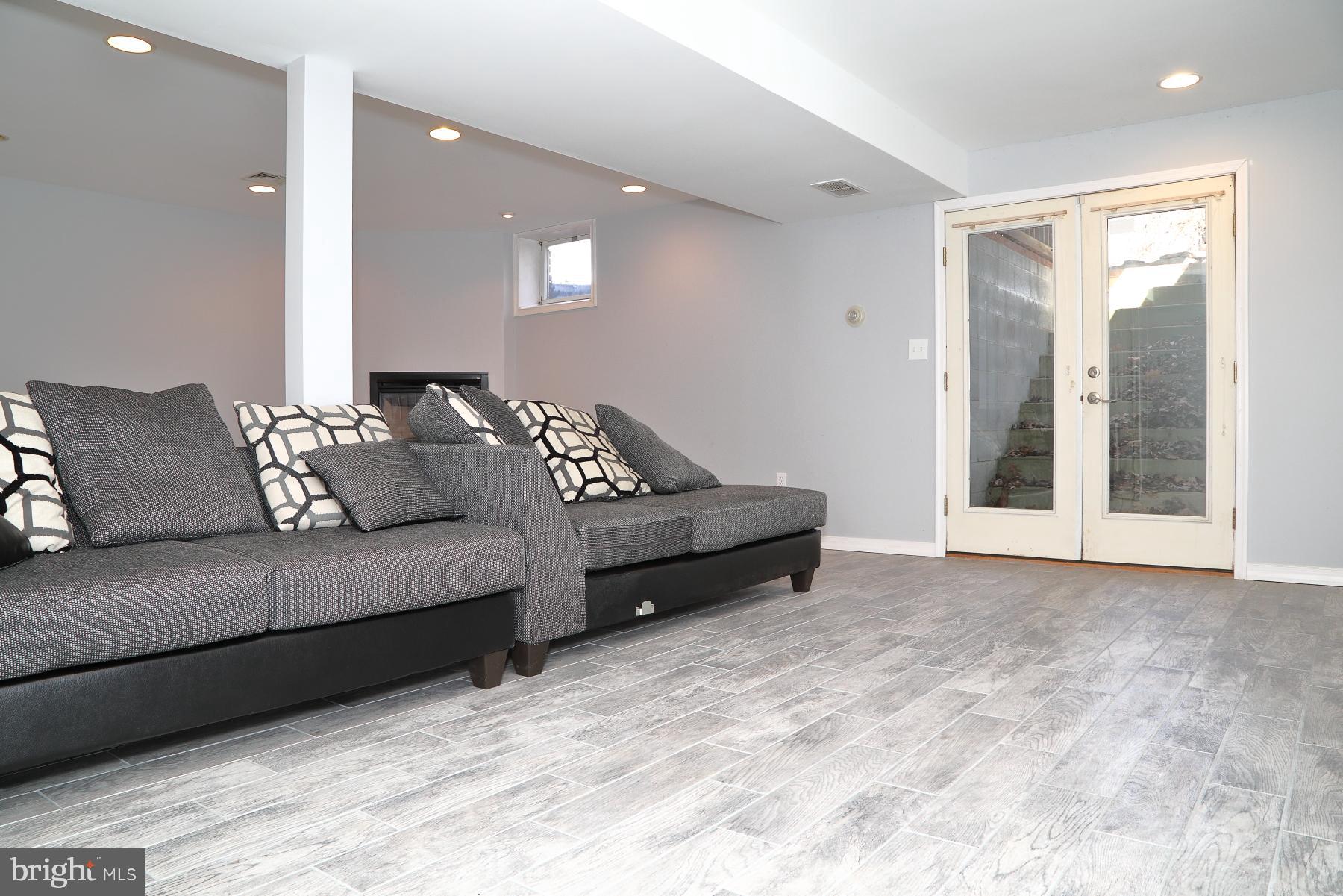 COUNTRY CROSSING - Residential