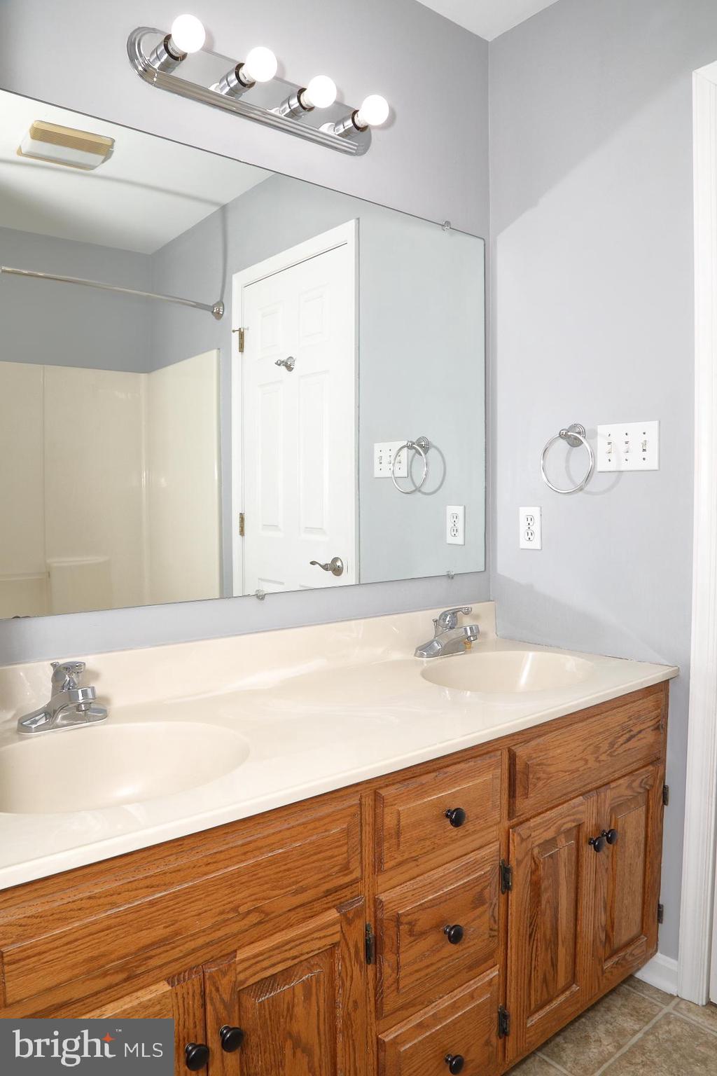 COUNTRY CROSSING - Residential