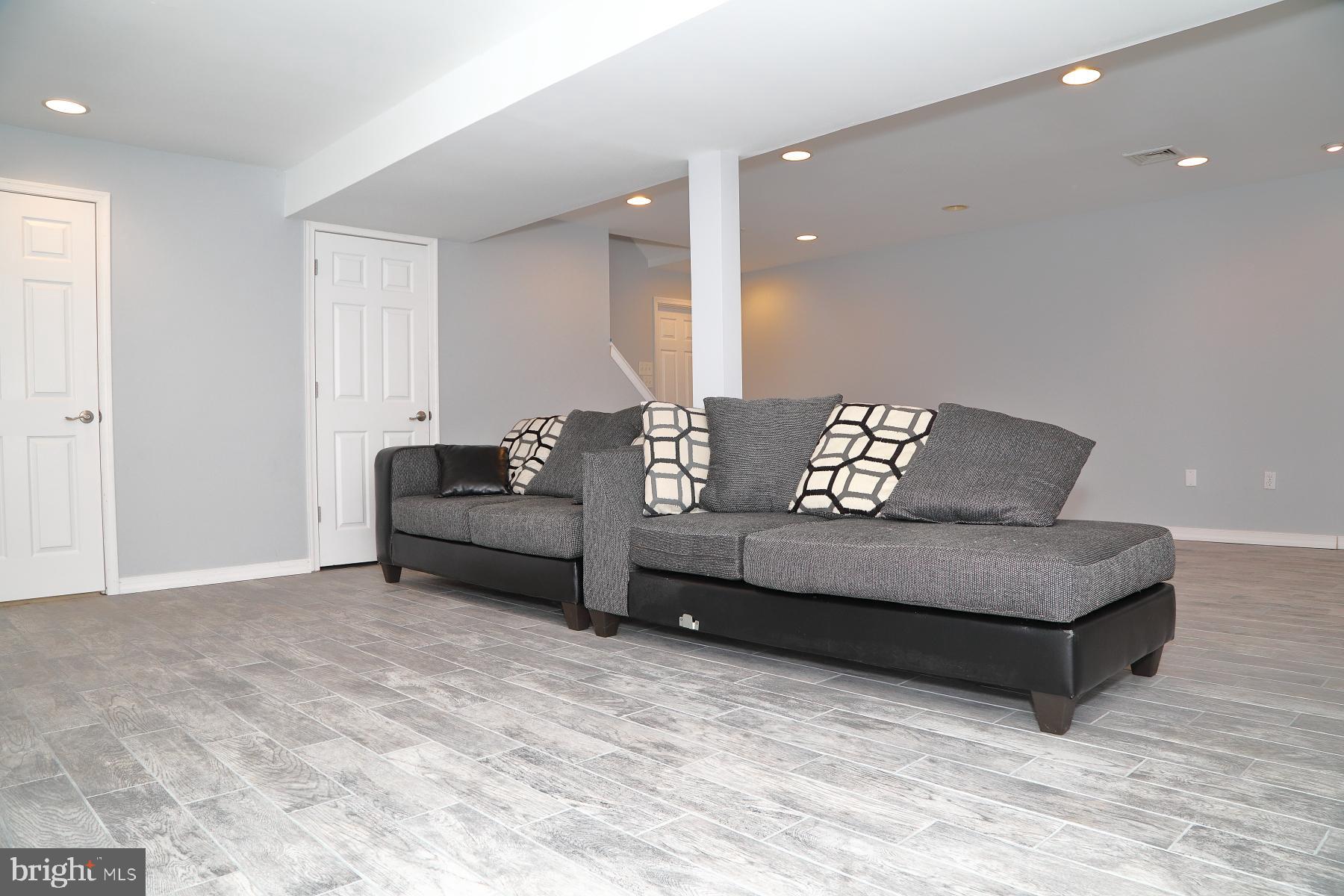 COUNTRY CROSSING - Residential