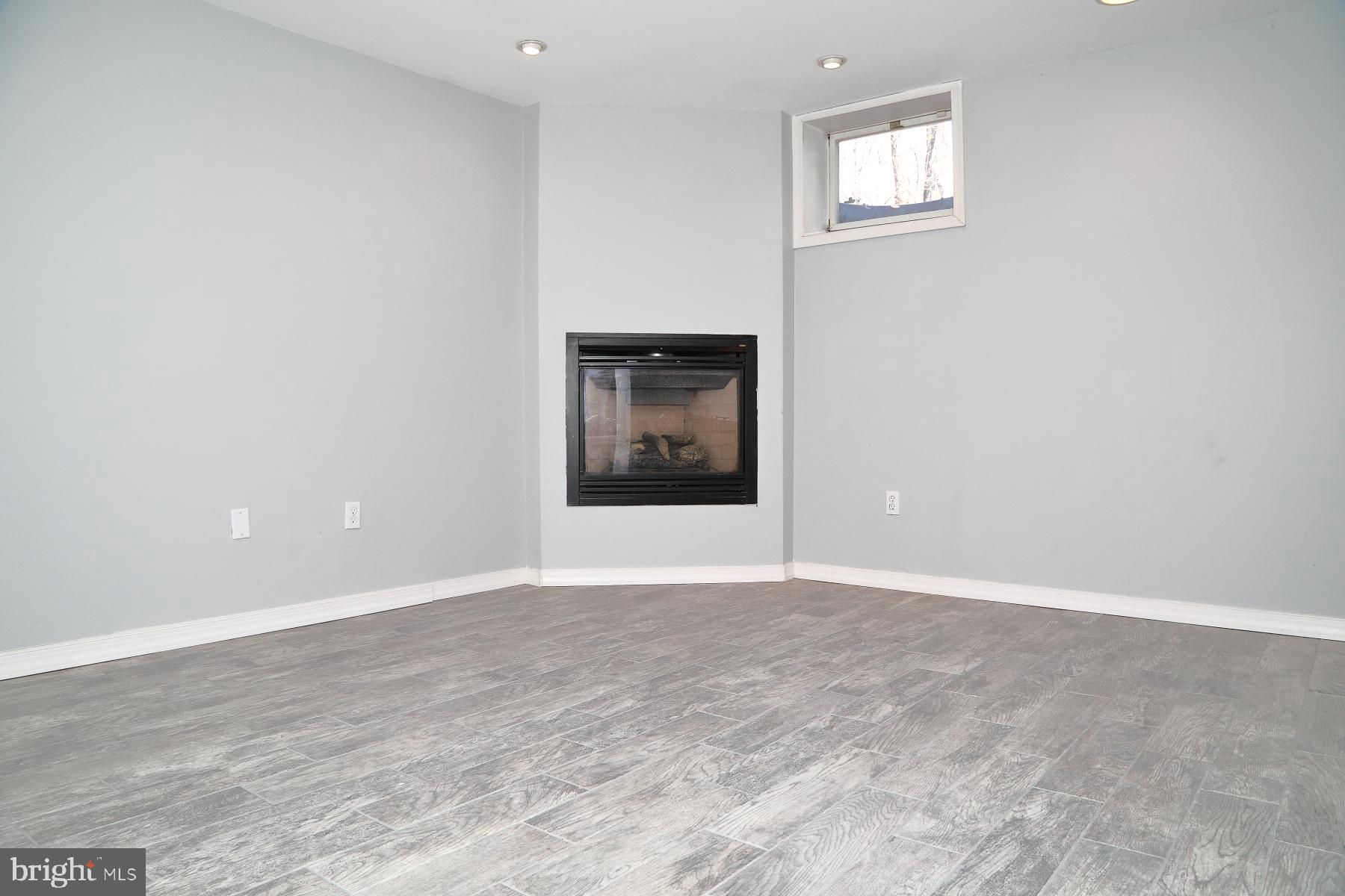 COUNTRY CROSSING - Residential