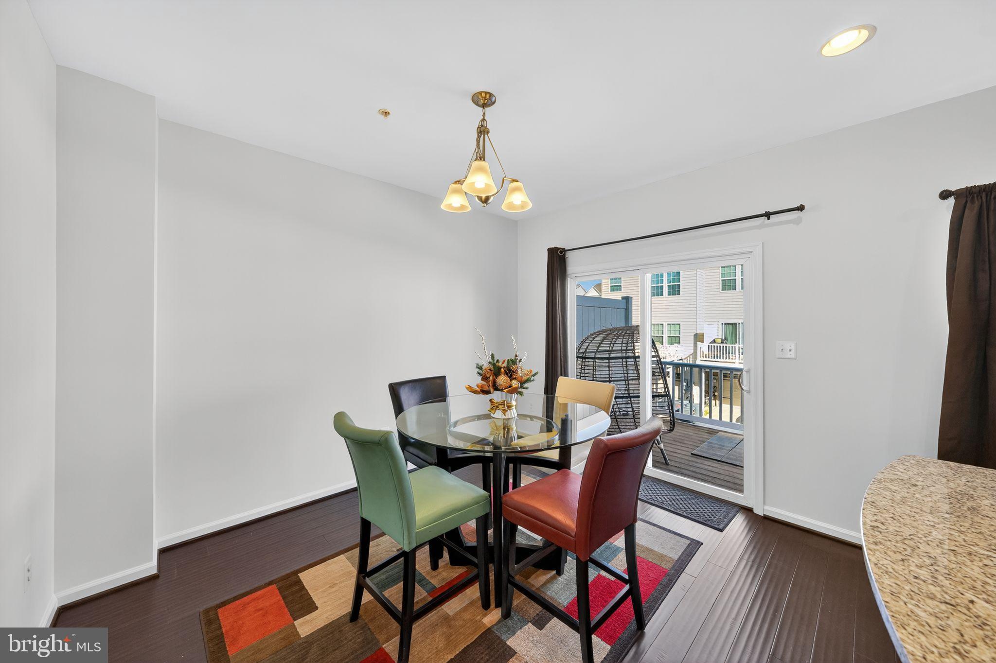 HOWARD SQUARE - Residential