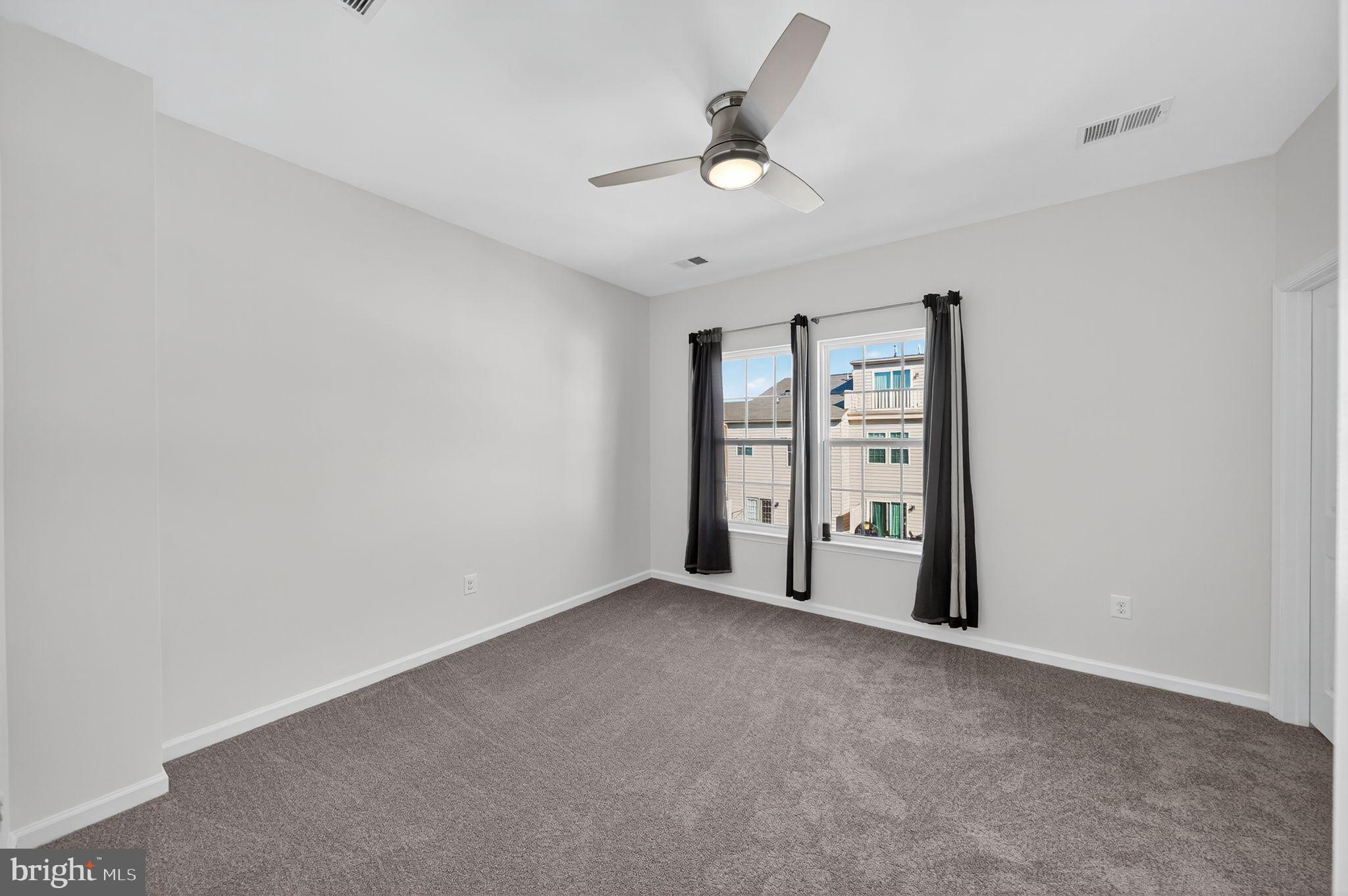 HOWARD SQUARE - Residential