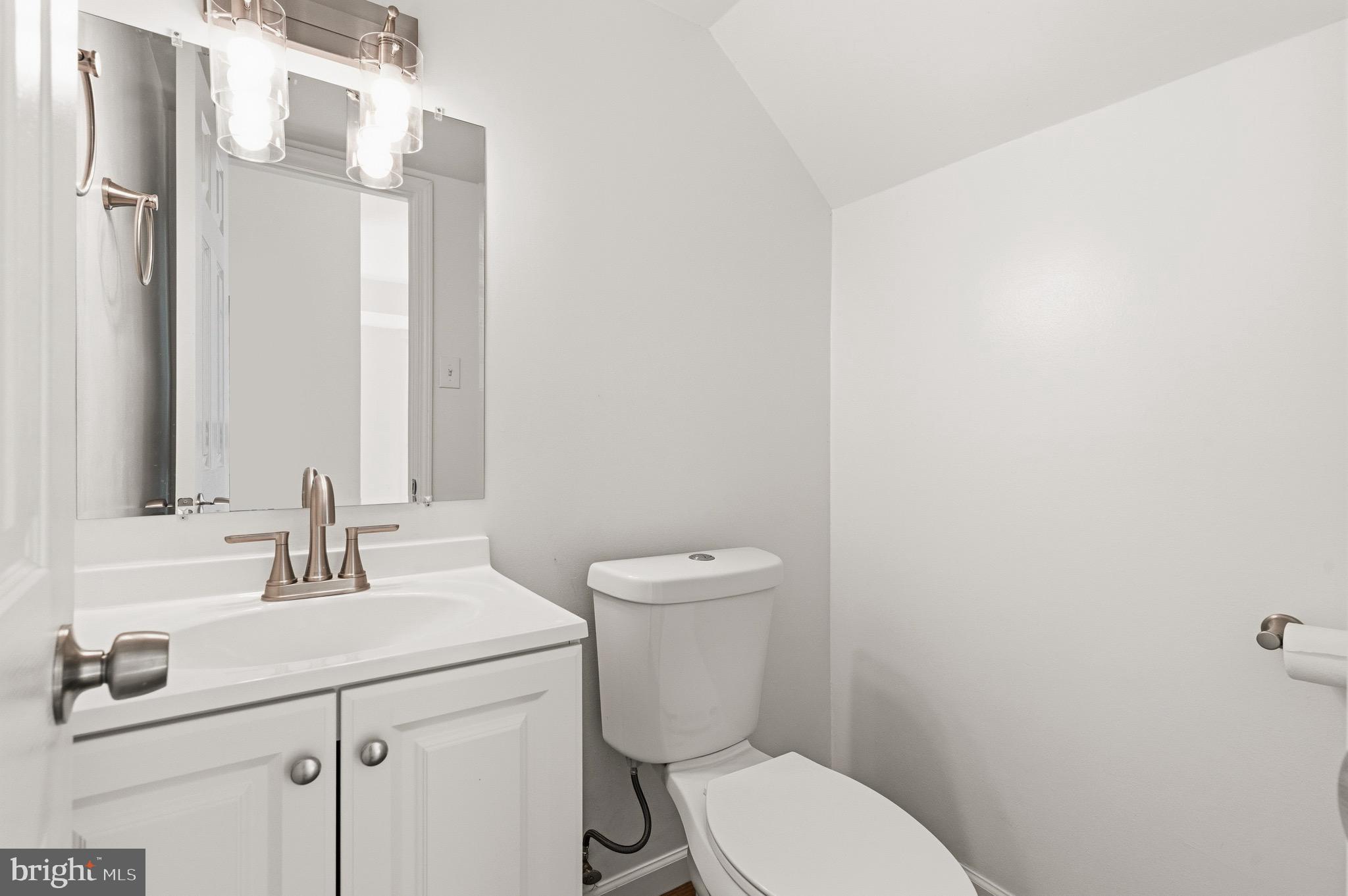 MOSBY WOODS TOWNHOUSE - Residential