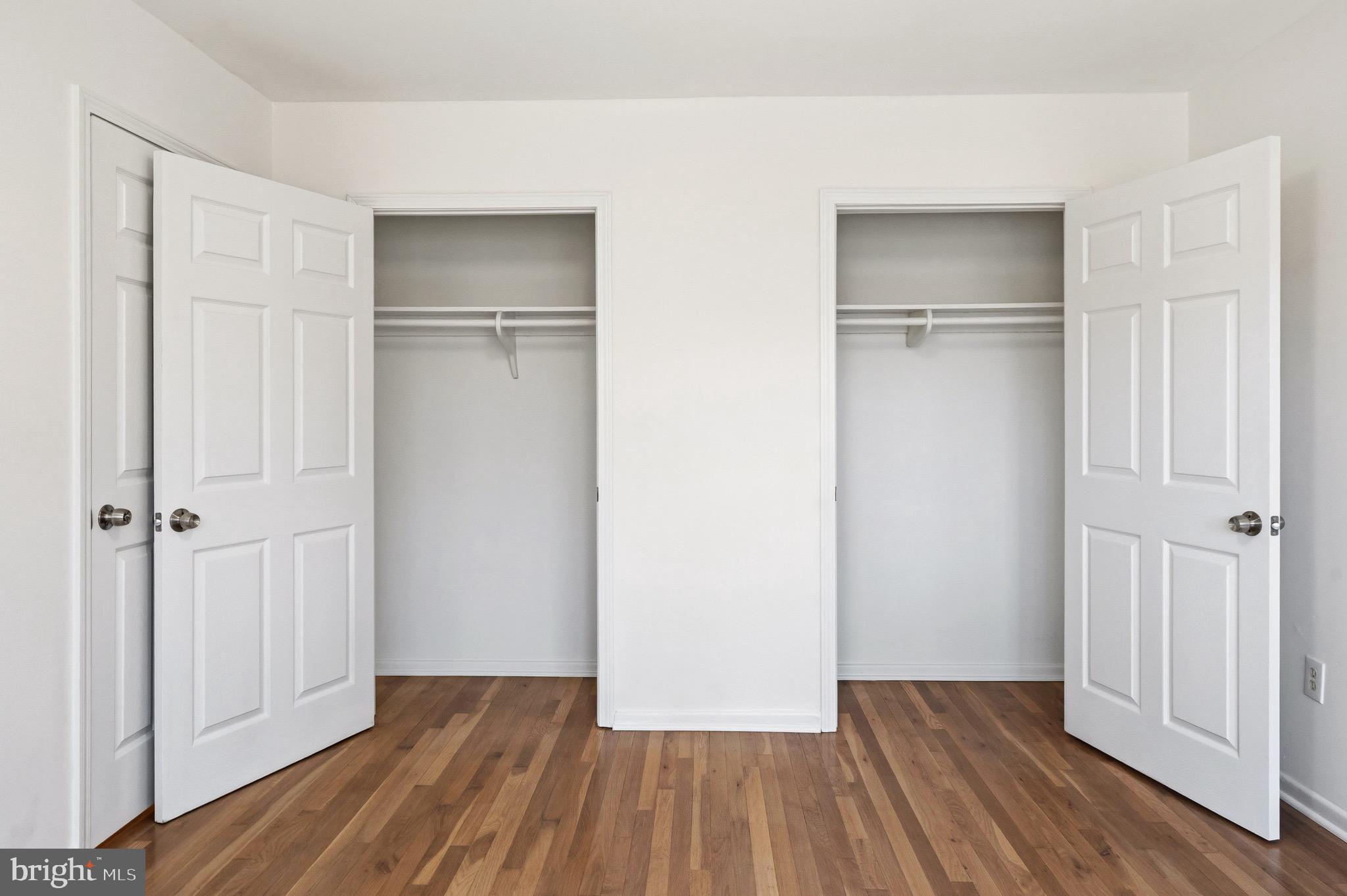 MOSBY WOODS TOWNHOUSE - Residential