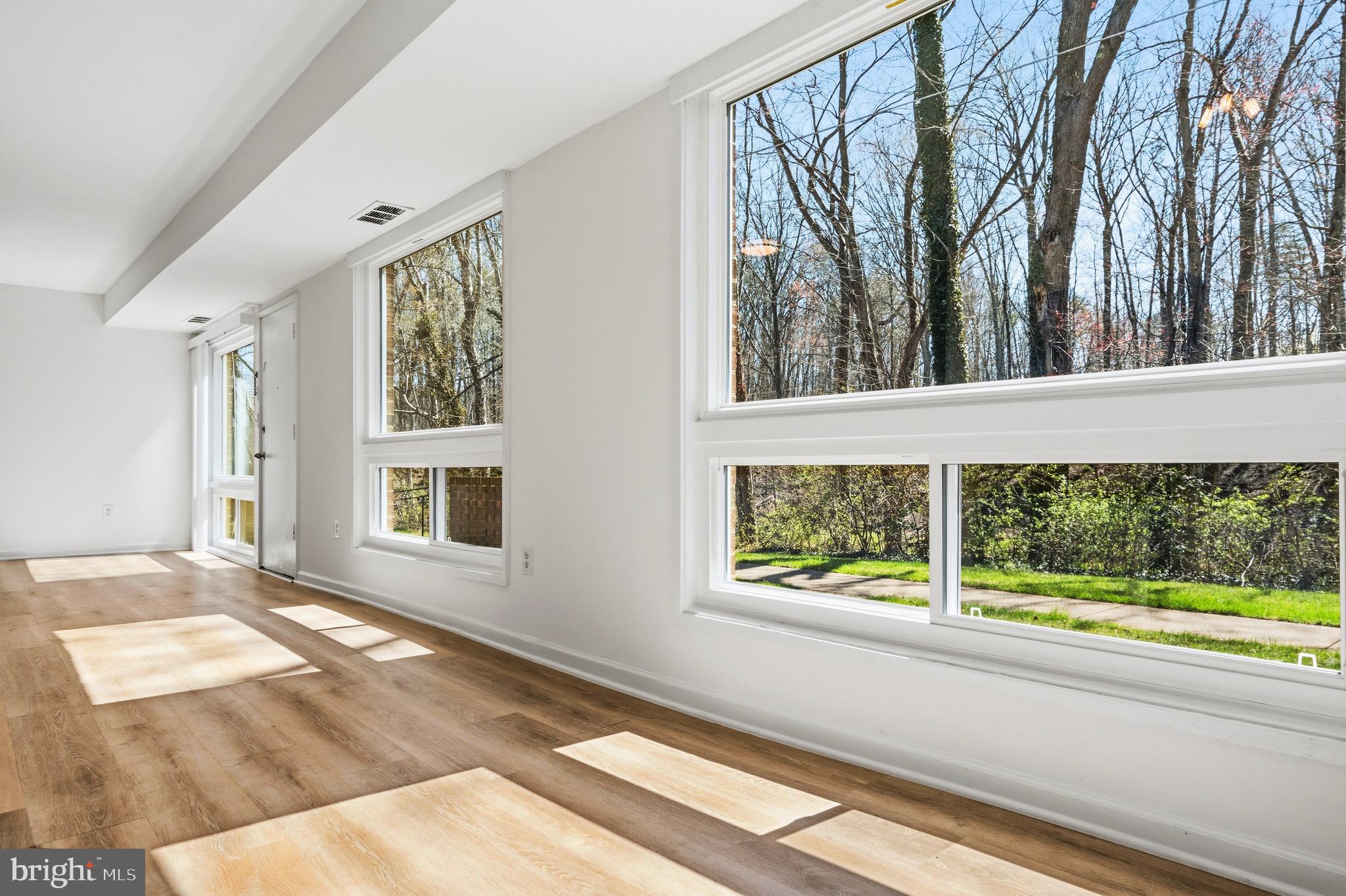 MOSBY WOODS TOWNHOUSE - Residential