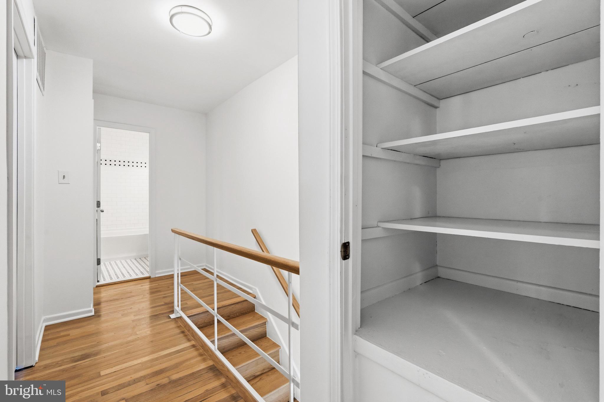 MOSBY WOODS TOWNHOUSE - Residential