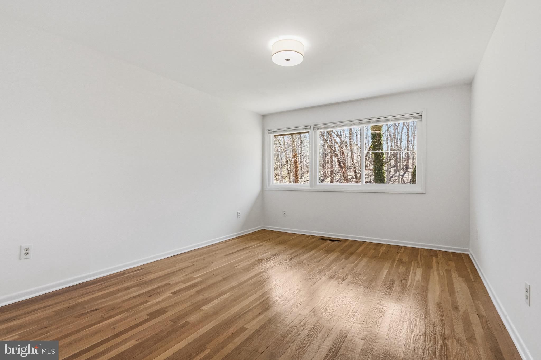 MOSBY WOODS TOWNHOUSE - Residential