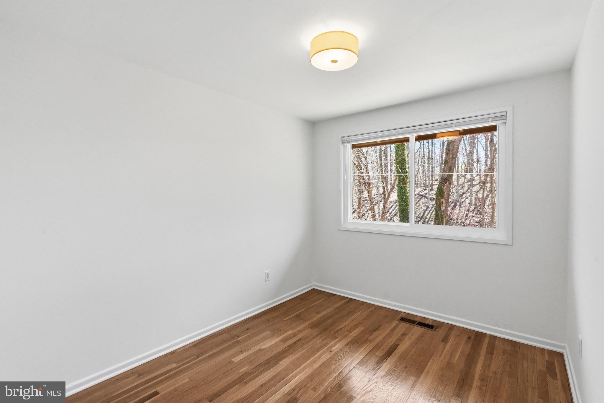 MOSBY WOODS TOWNHOUSE - Residential