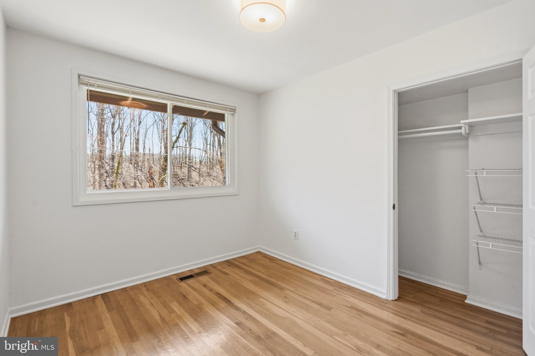 MOSBY WOODS TOWNHOUSE - Residential