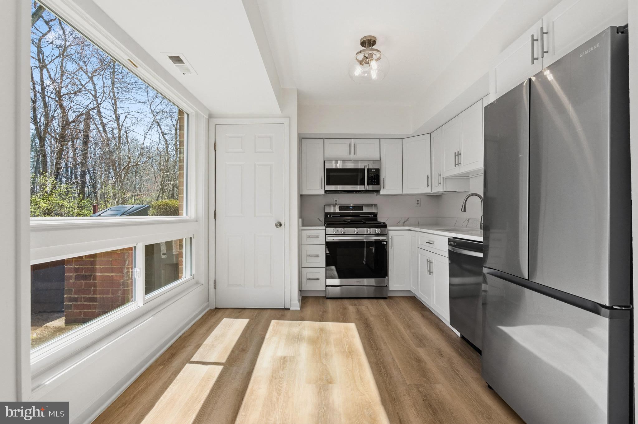 MOSBY WOODS TOWNHOUSE - Residential