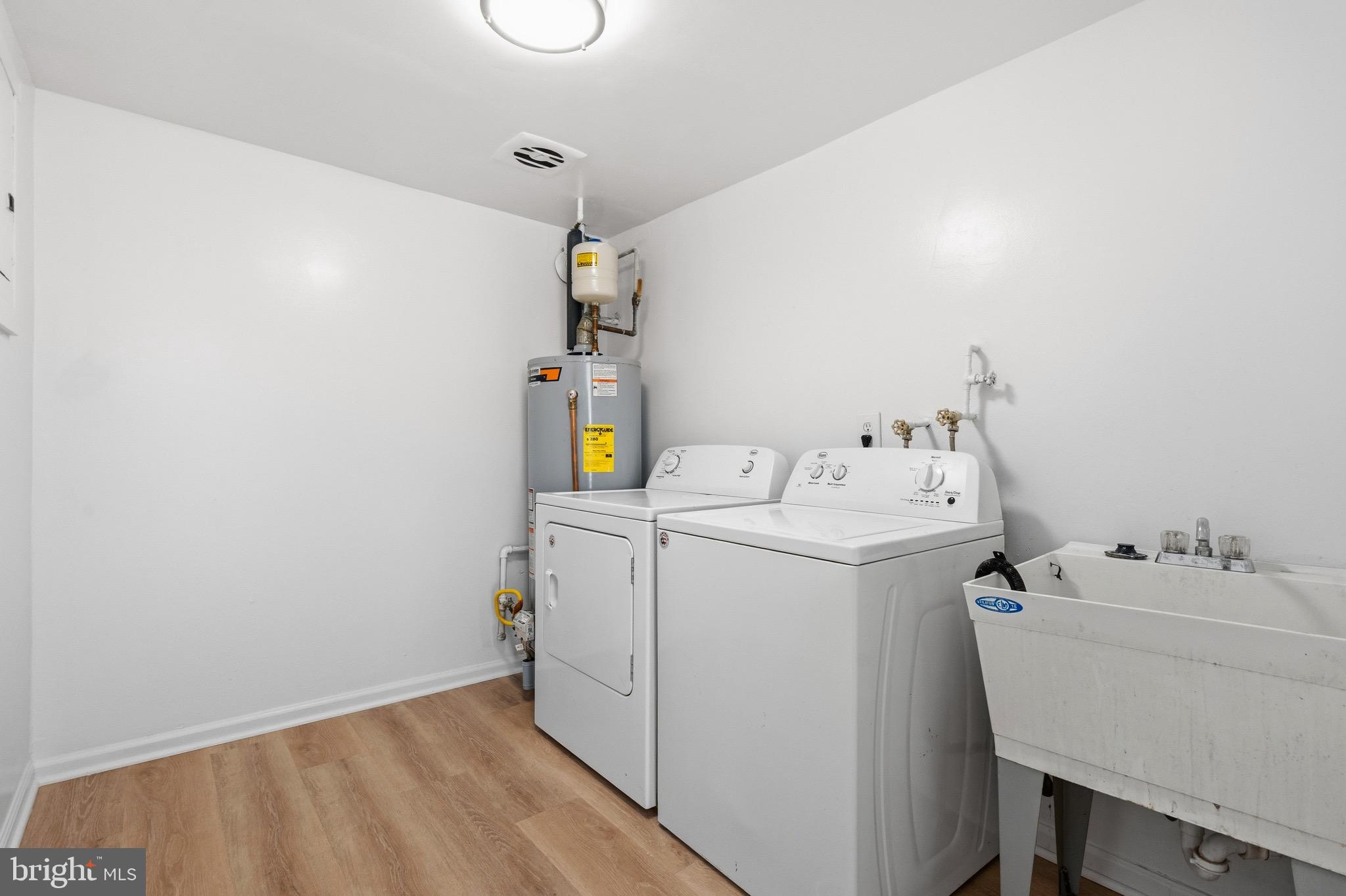 MOSBY WOODS TOWNHOUSE - Residential