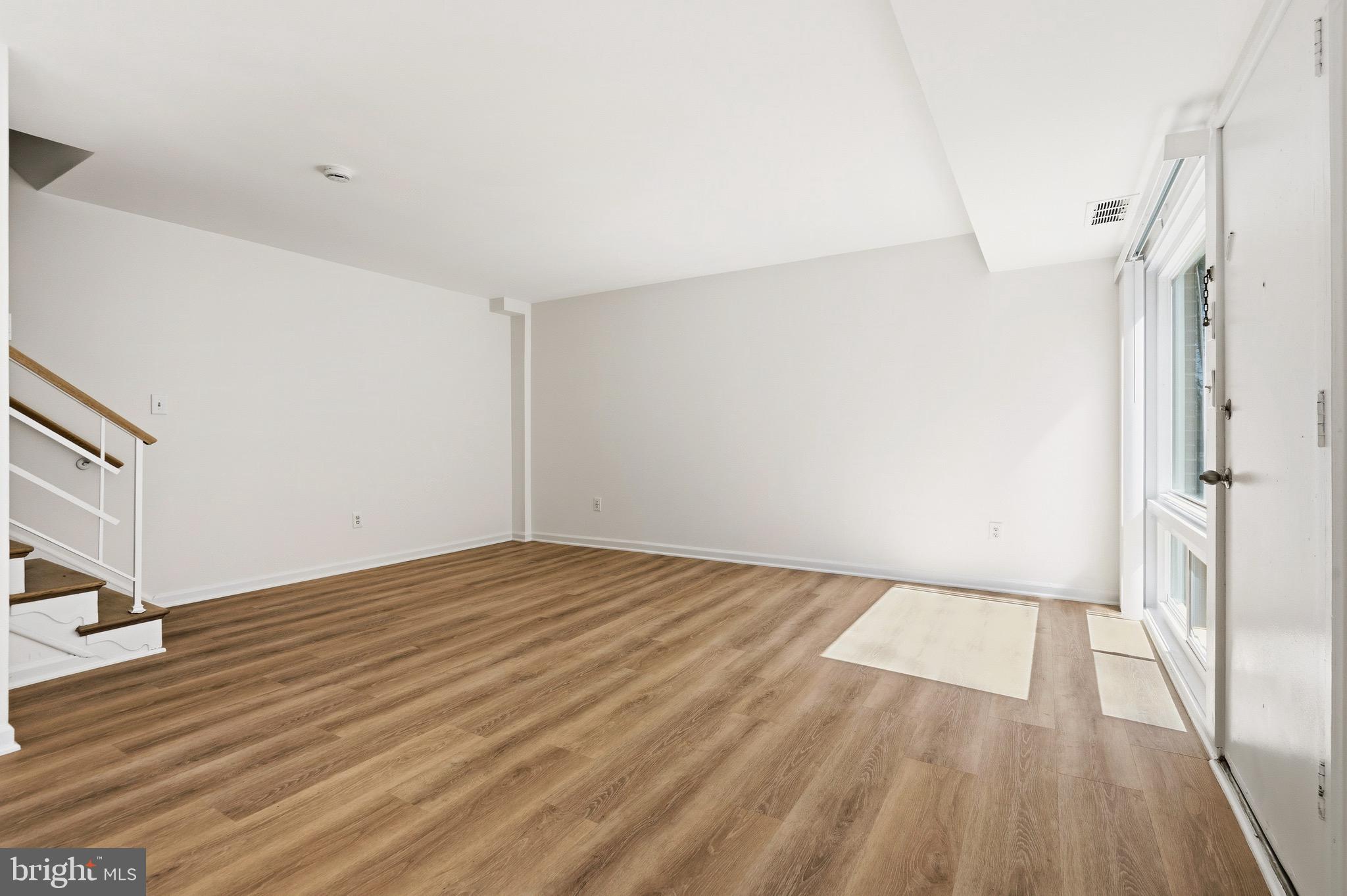 MOSBY WOODS TOWNHOUSE - Residential