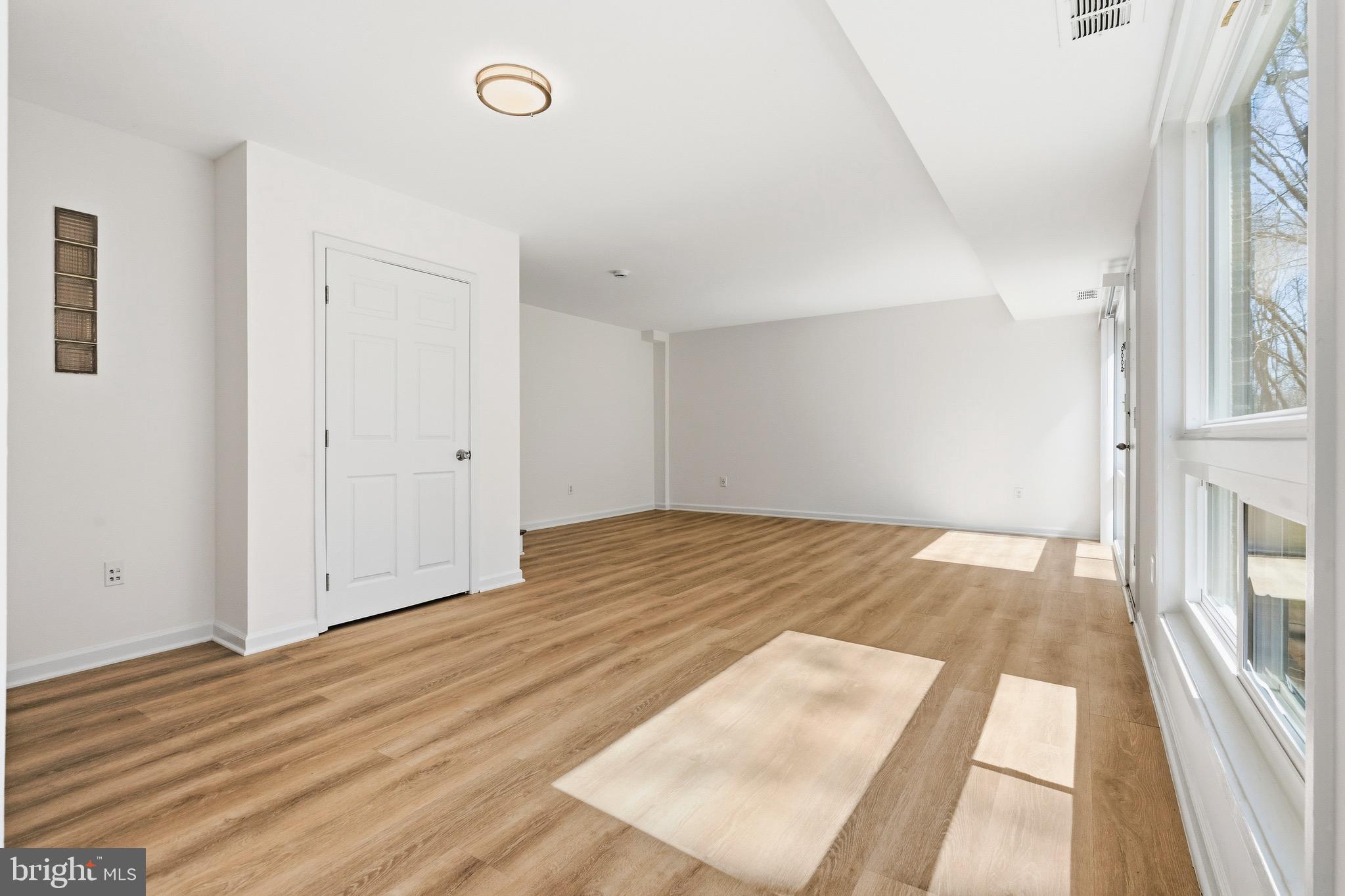 MOSBY WOODS TOWNHOUSE - Residential