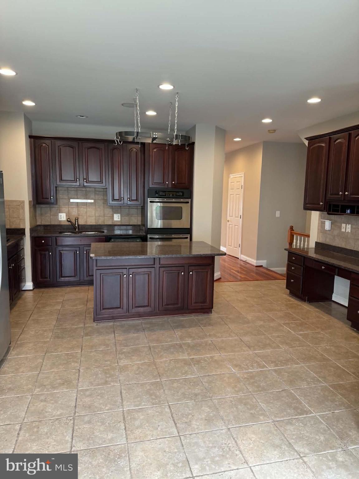 6912 WITTON CIRCLE