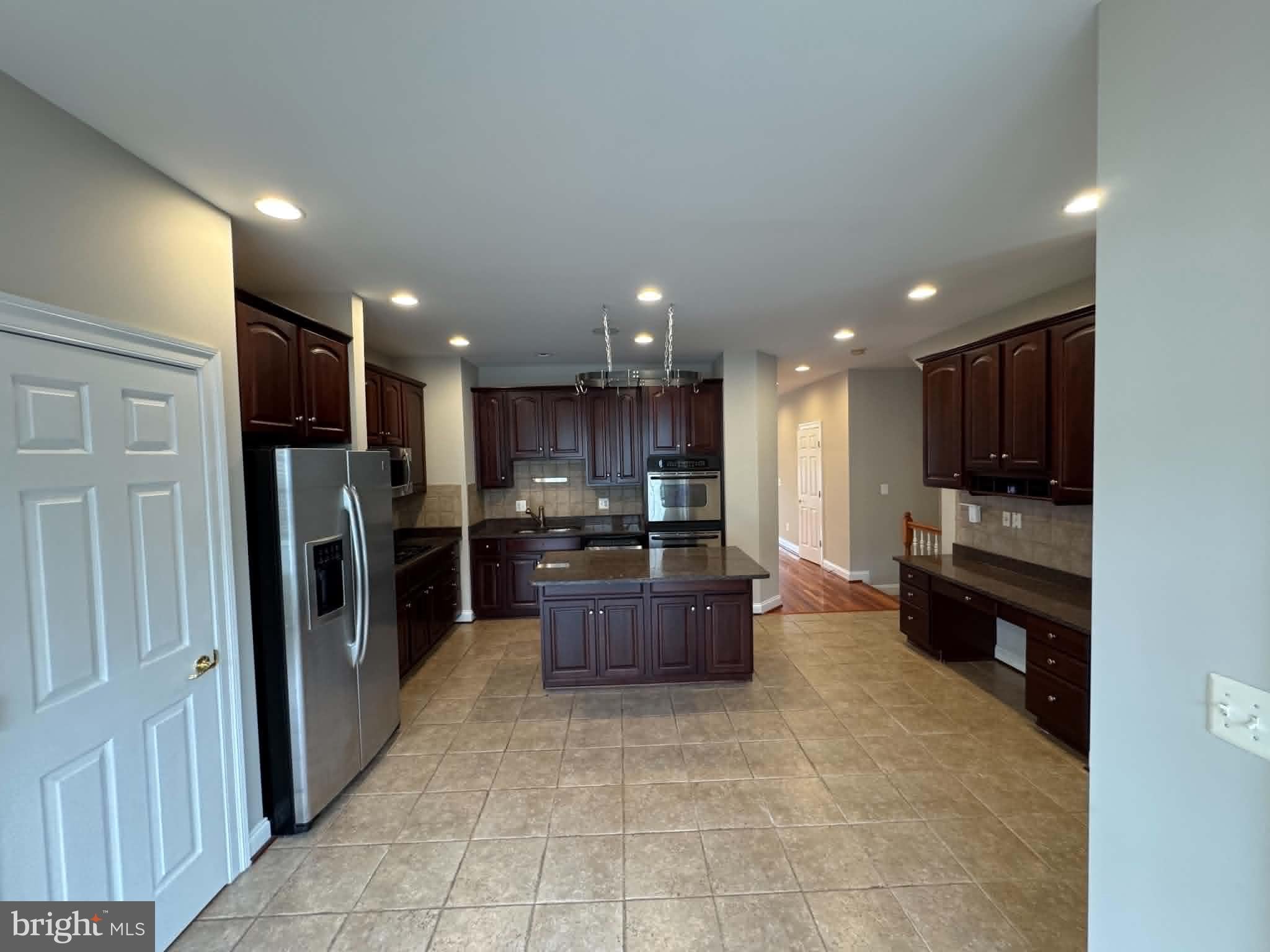 6912 WITTON CIRCLE