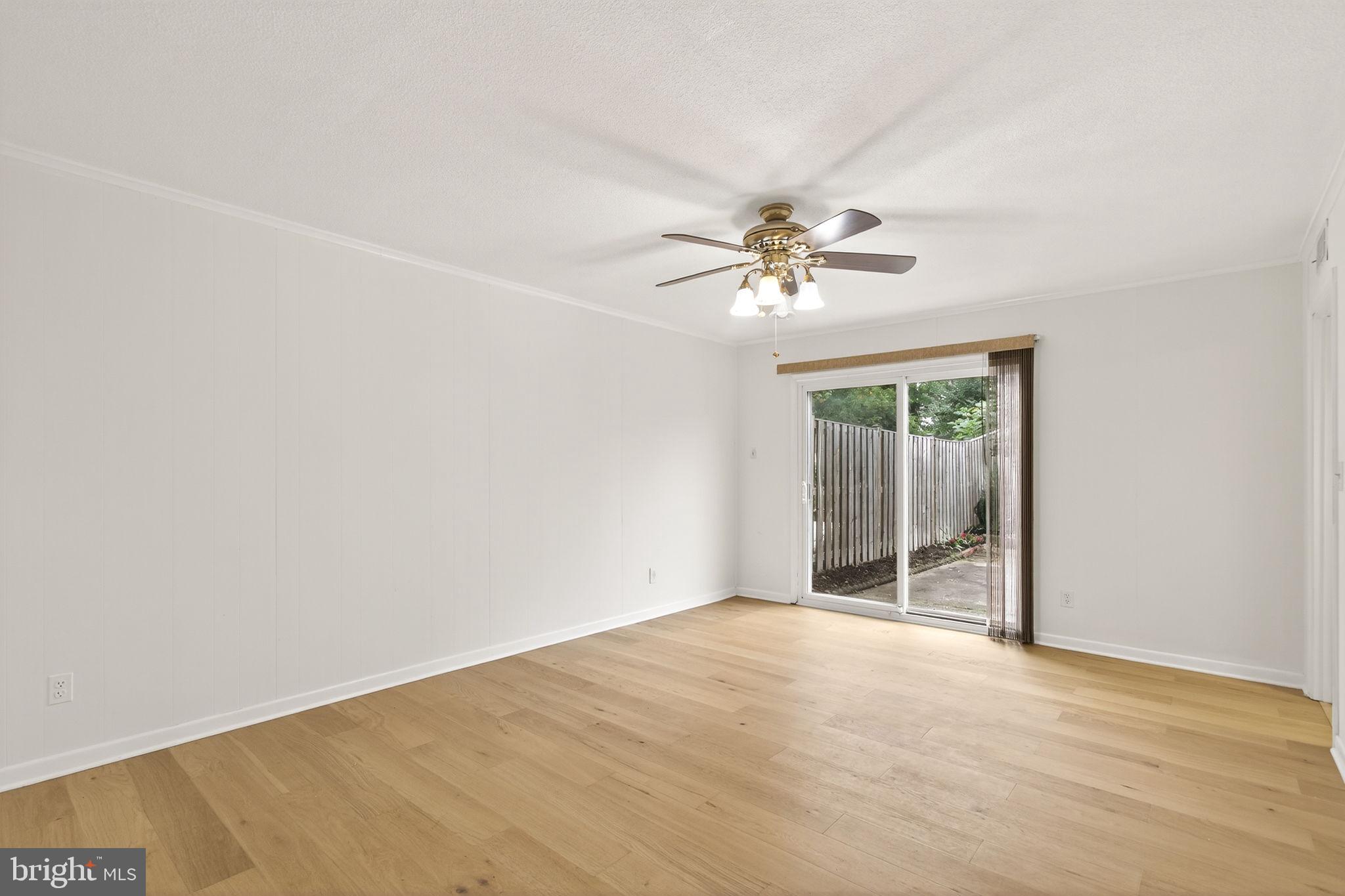 LONDON TOWNE - Residential