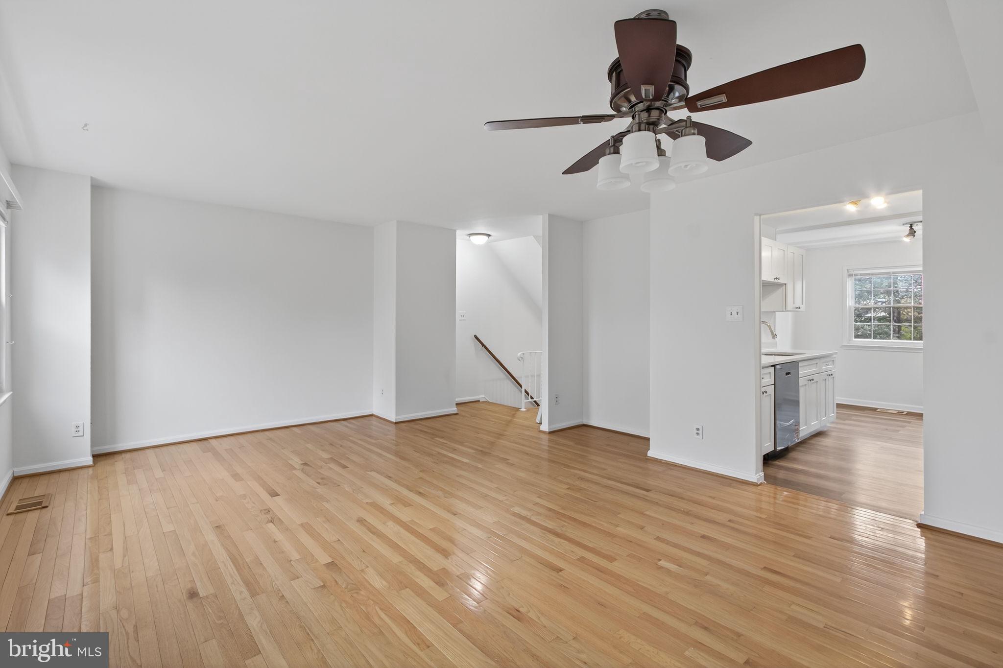 LONDON TOWNE - Residential