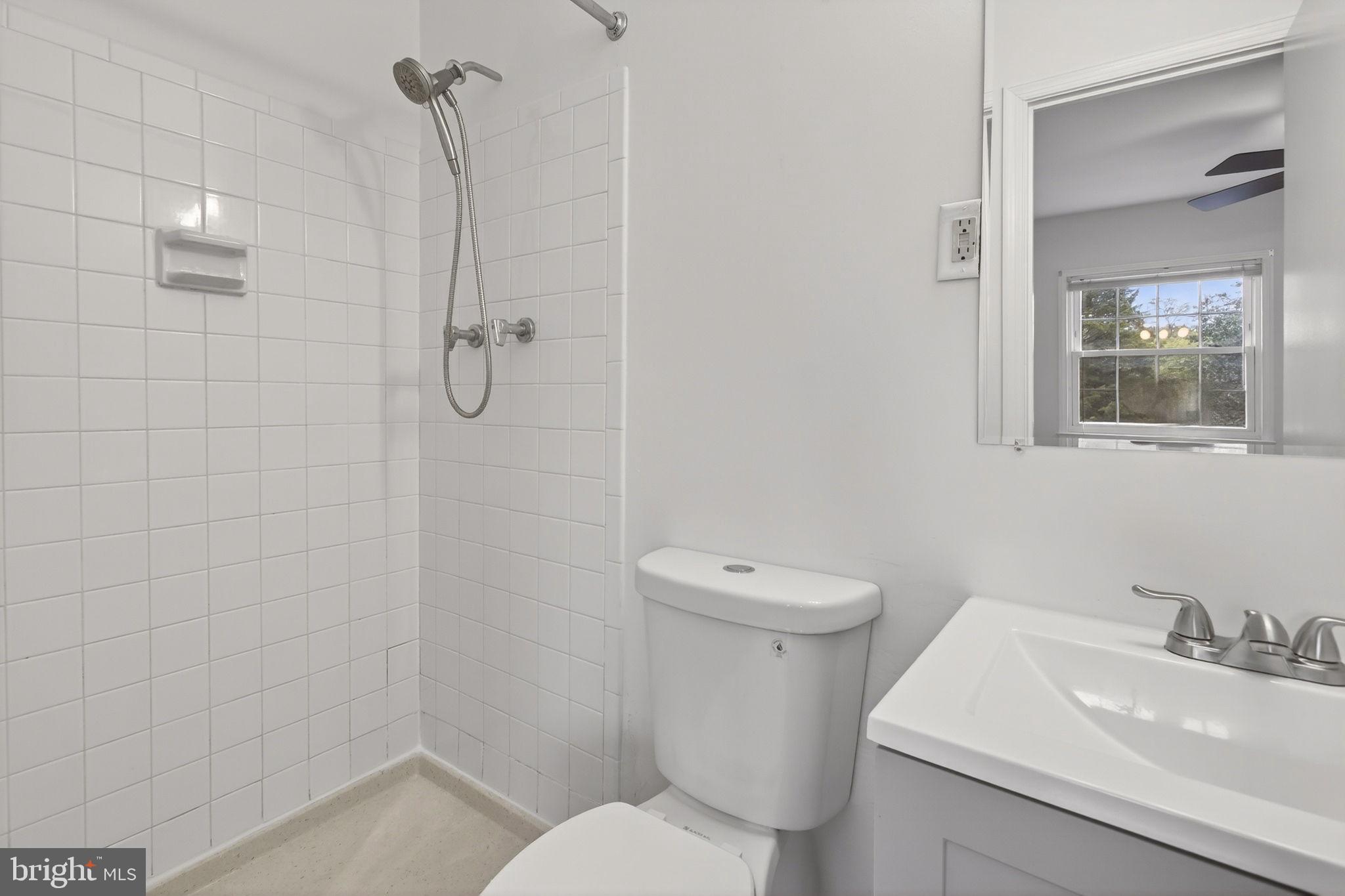 LONDON TOWNE - Residential