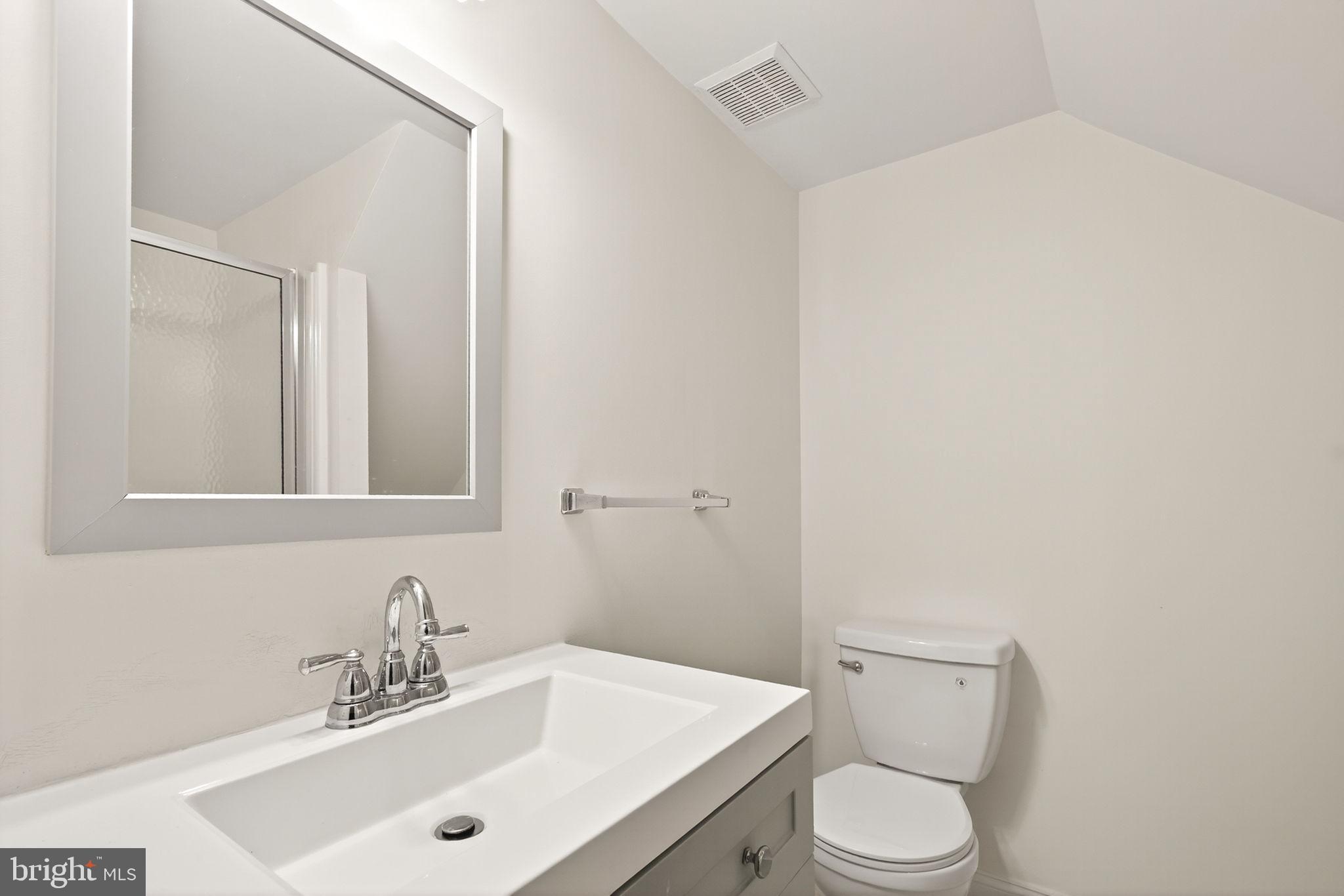 LONDON TOWNE - Residential