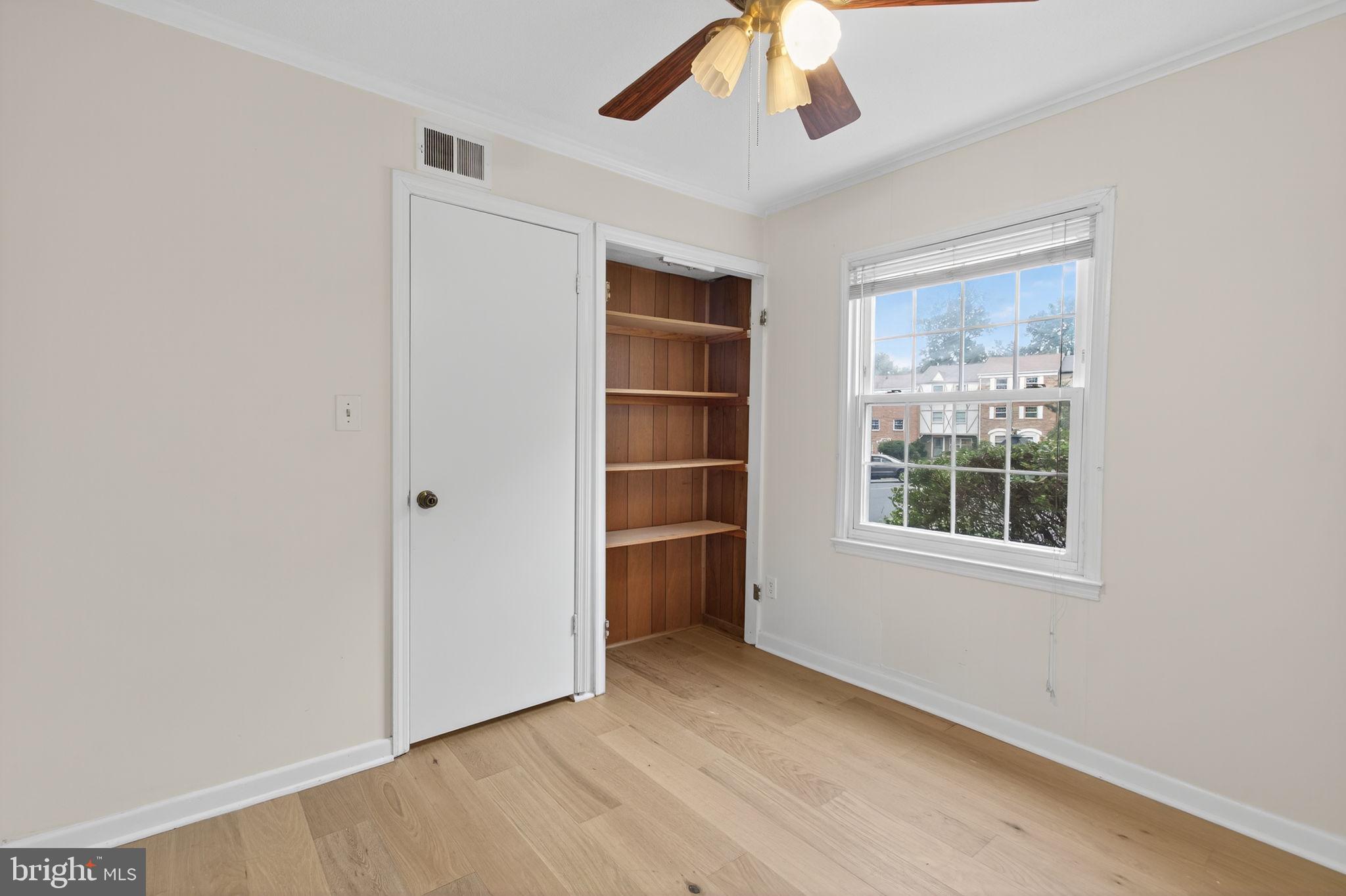 LONDON TOWNE - Residential