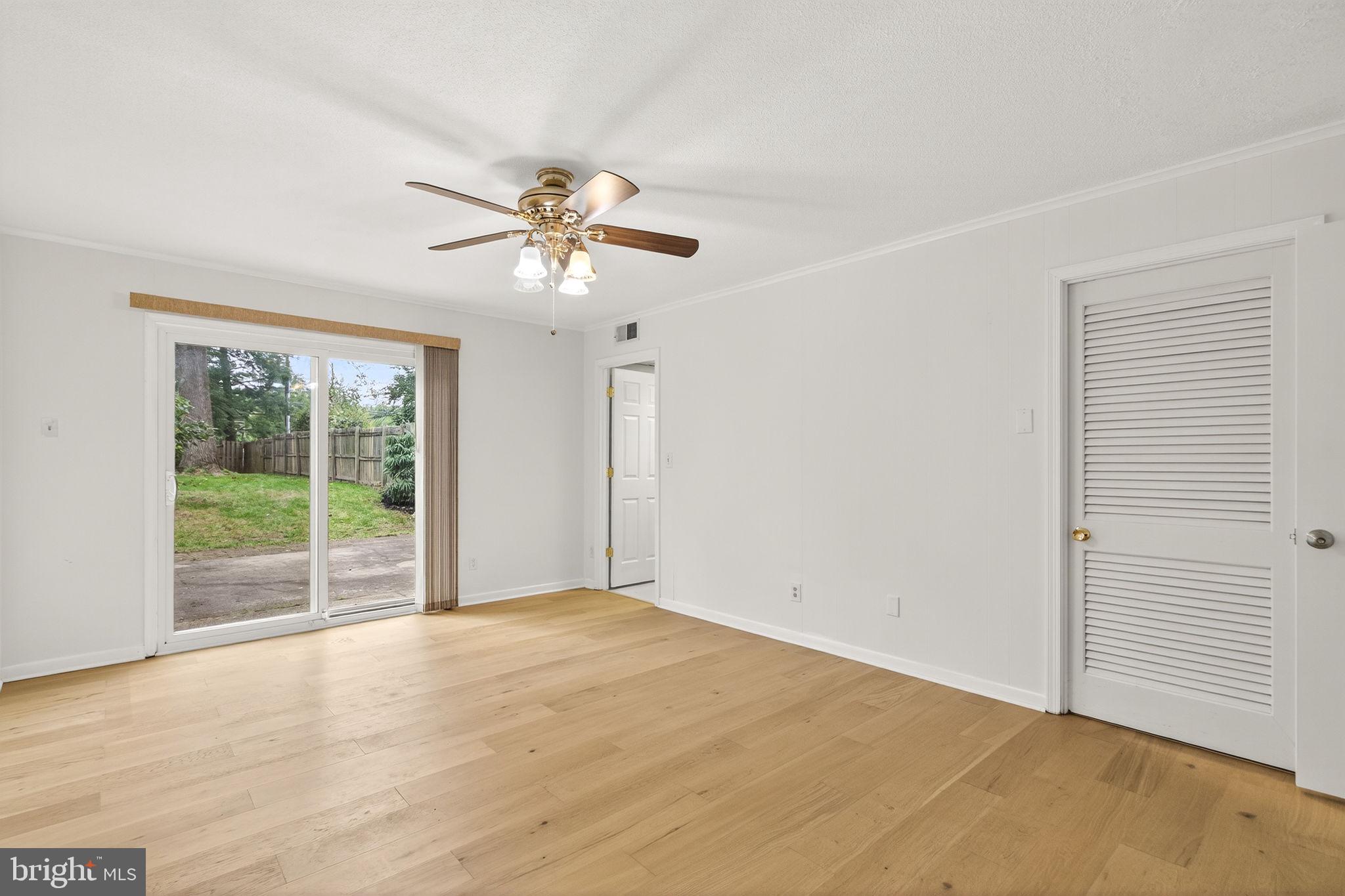 LONDON TOWNE - Residential