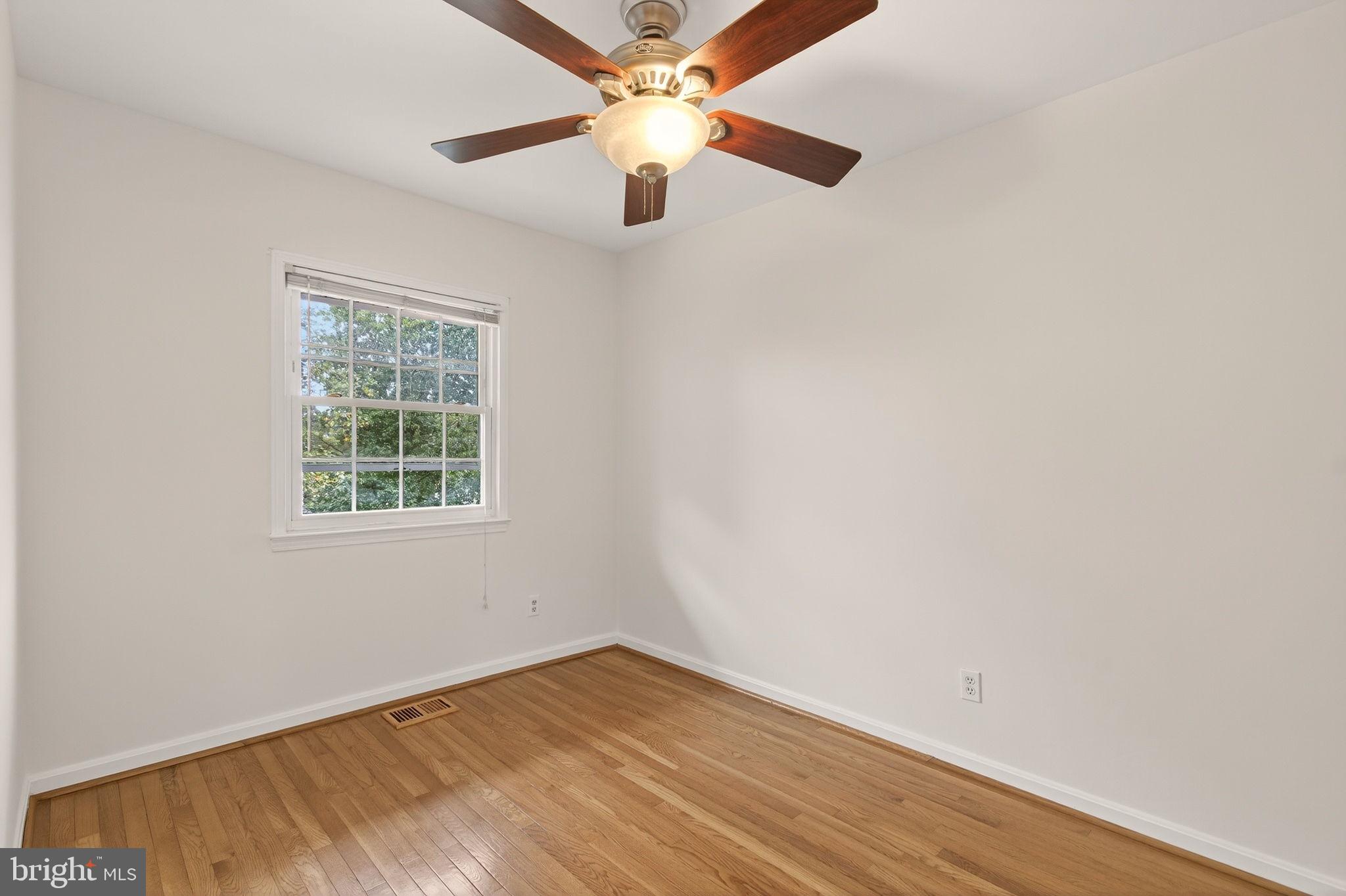 LONDON TOWNE - Residential