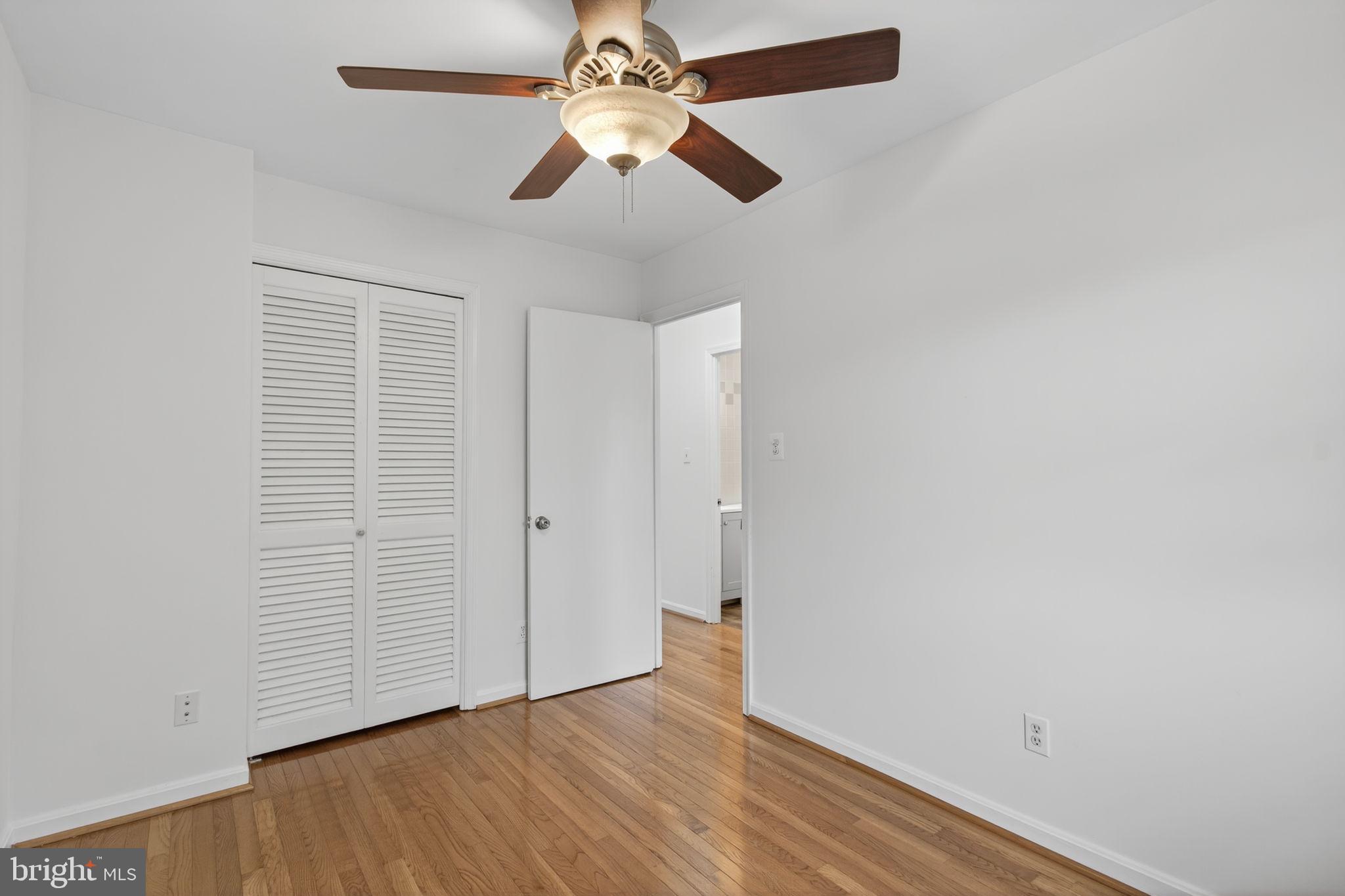 LONDON TOWNE - Residential