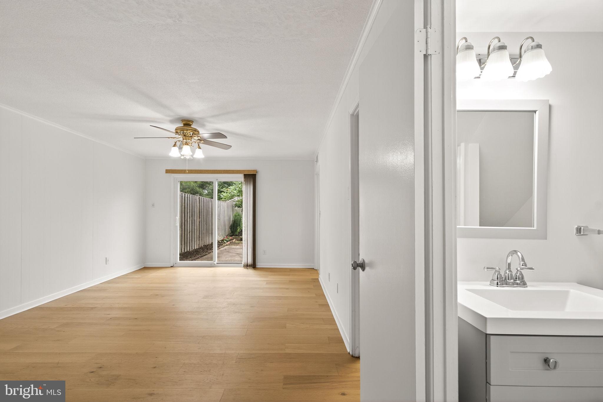 LONDON TOWNE - Residential