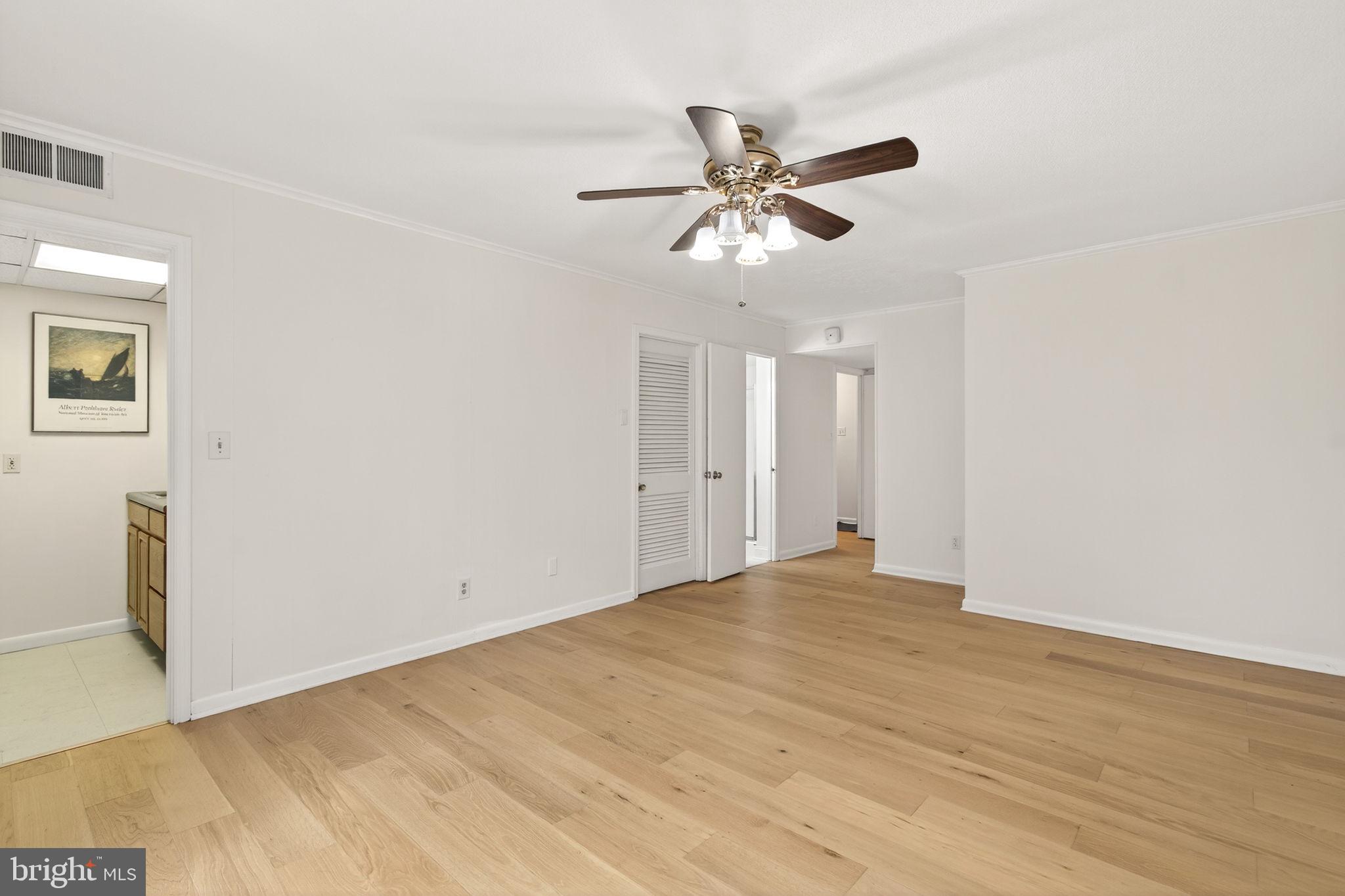 LONDON TOWNE - Residential