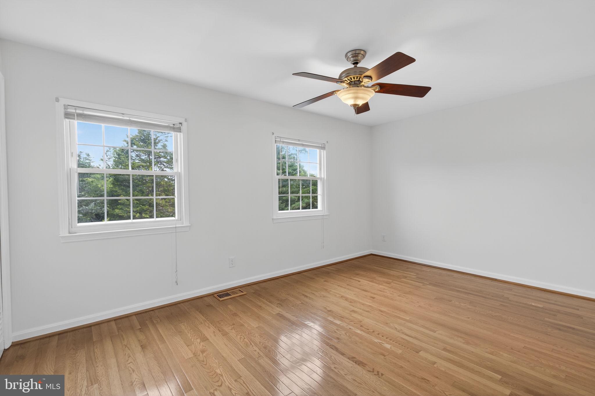 LONDON TOWNE - Residential