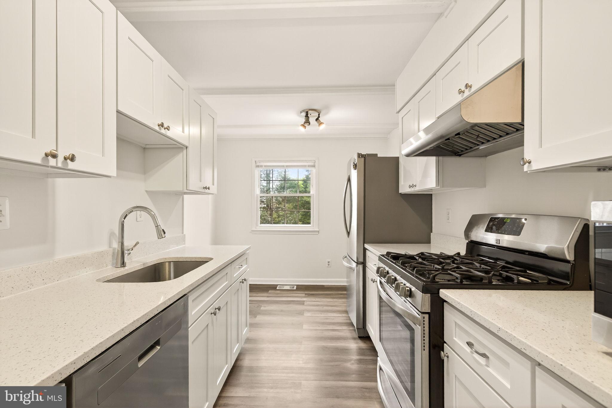 LONDON TOWNE - Residential