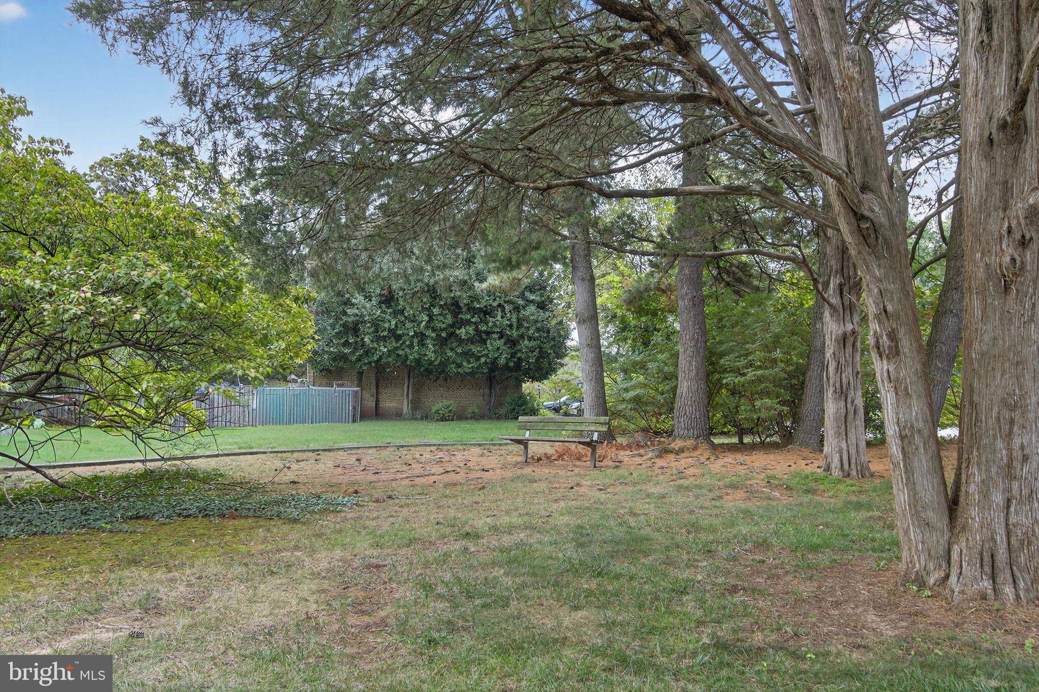 LONDON TOWNE - Residential