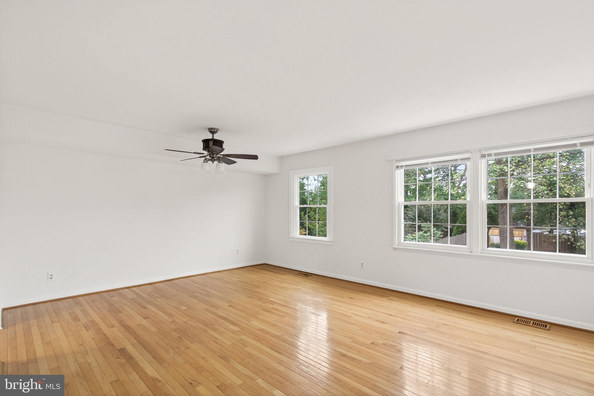 LONDON TOWNE - Residential