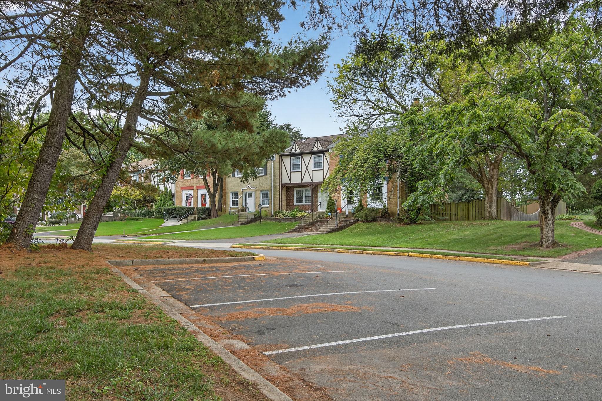 LONDON TOWNE - Residential