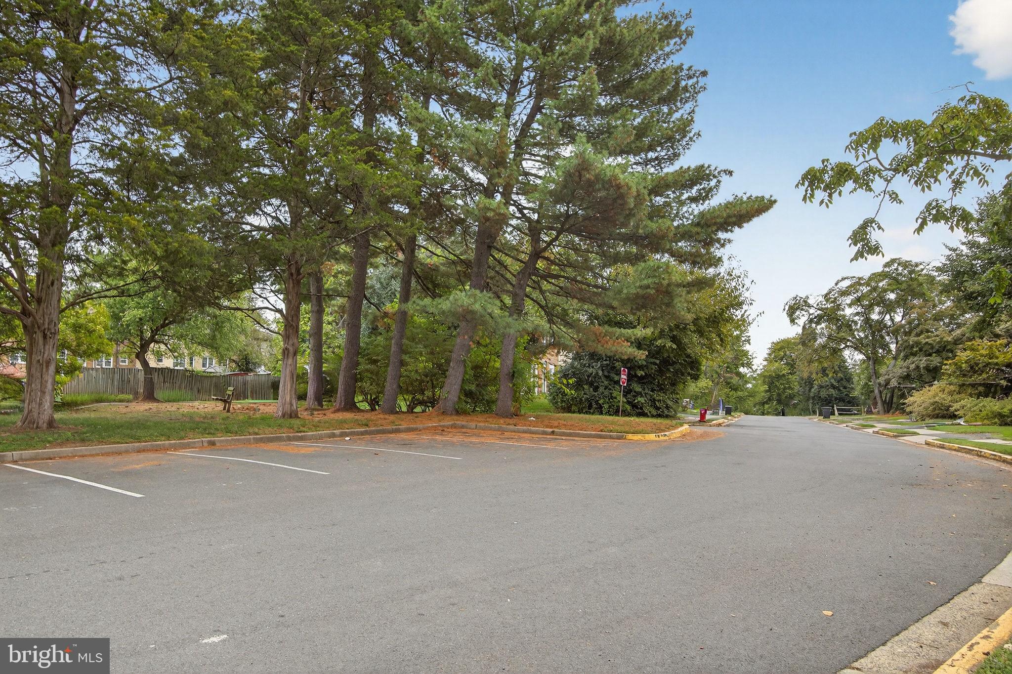 LONDON TOWNE - Residential