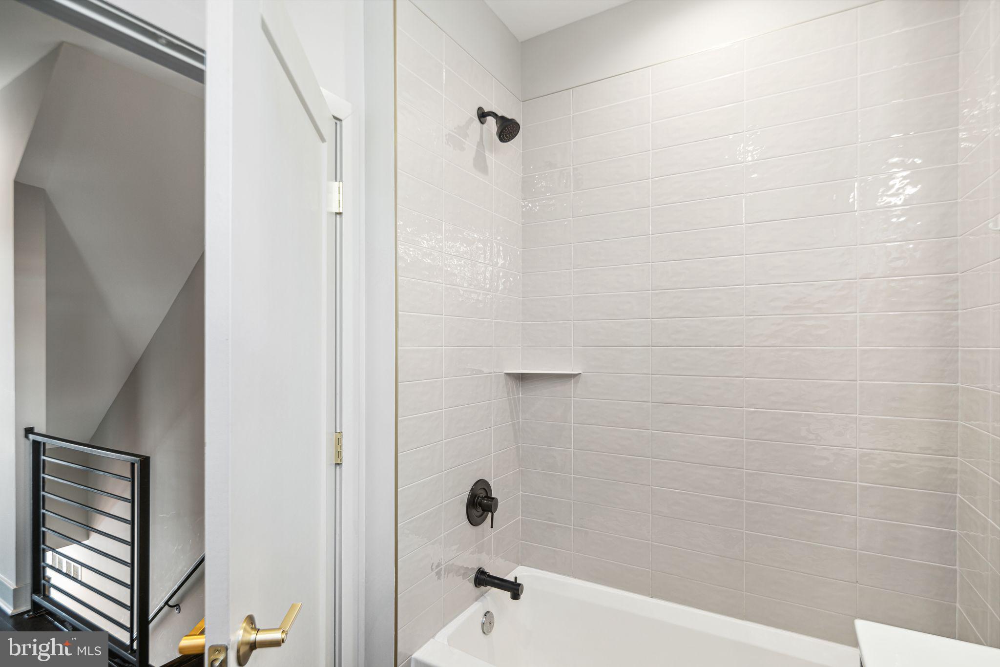 FAIRMOUNT - Residential Lease