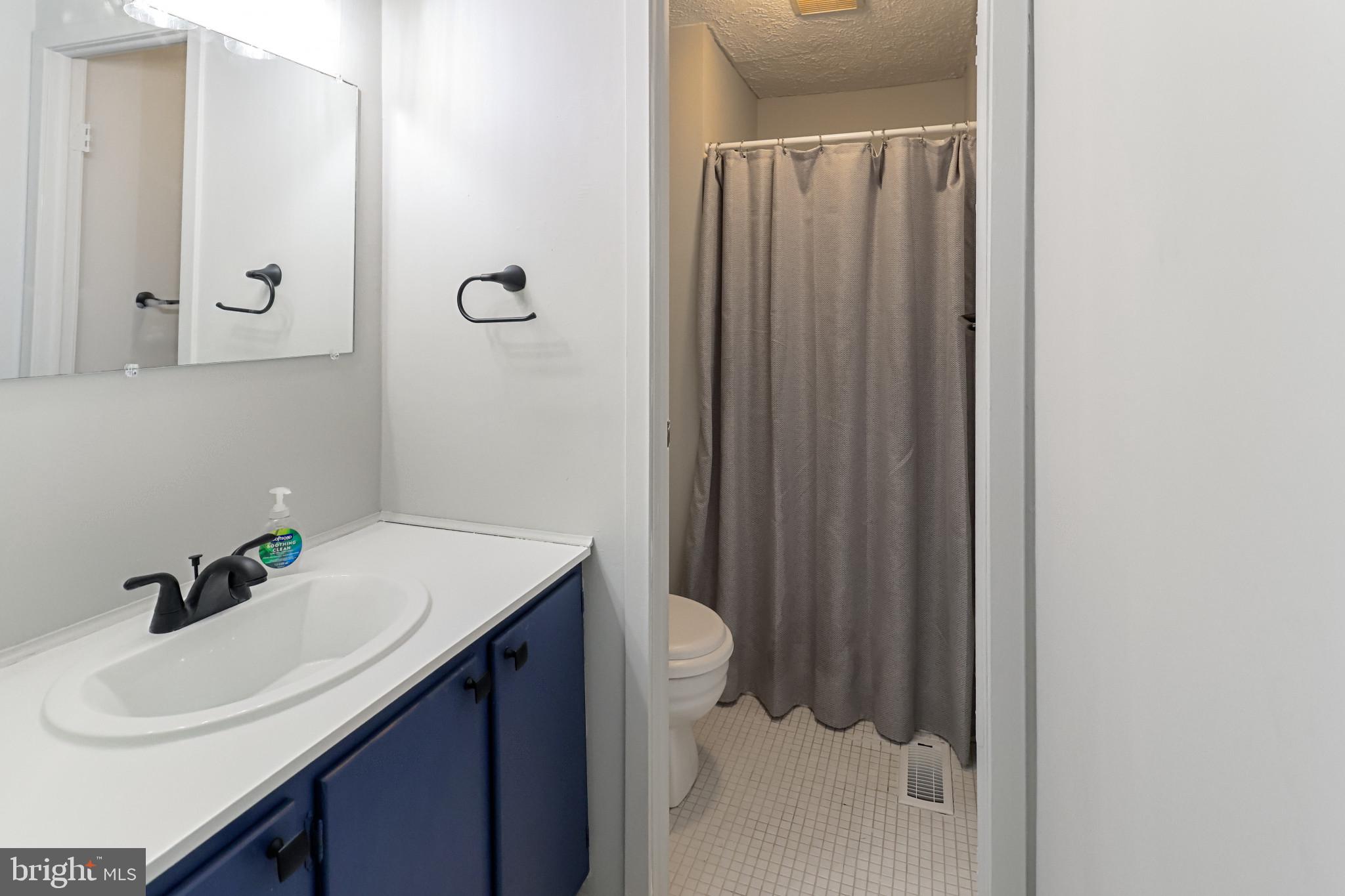 SEVEN COURTS - Residential